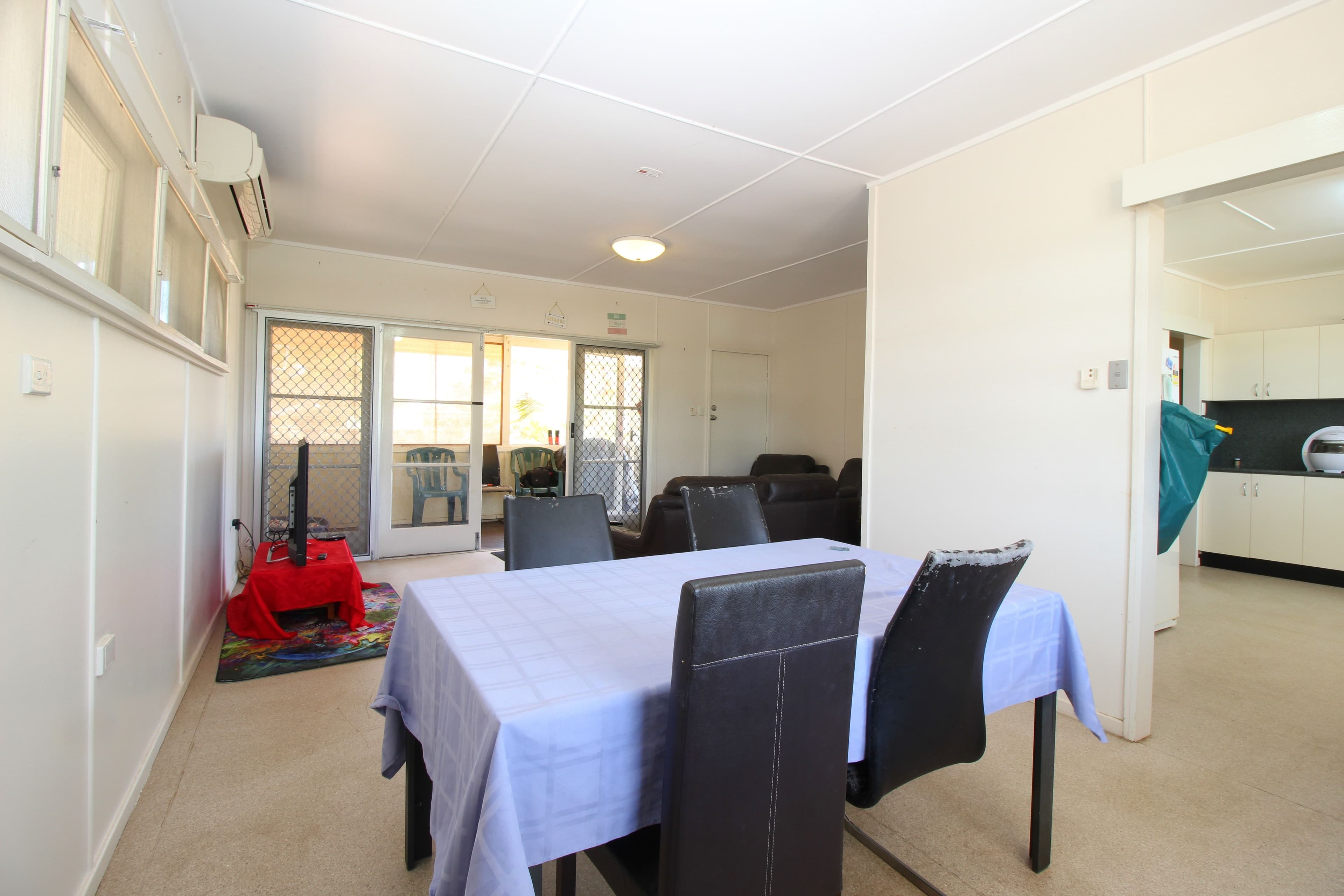 6 Racecourse Road, Emerald QLD 4720, Emerald - Thumbnail 4