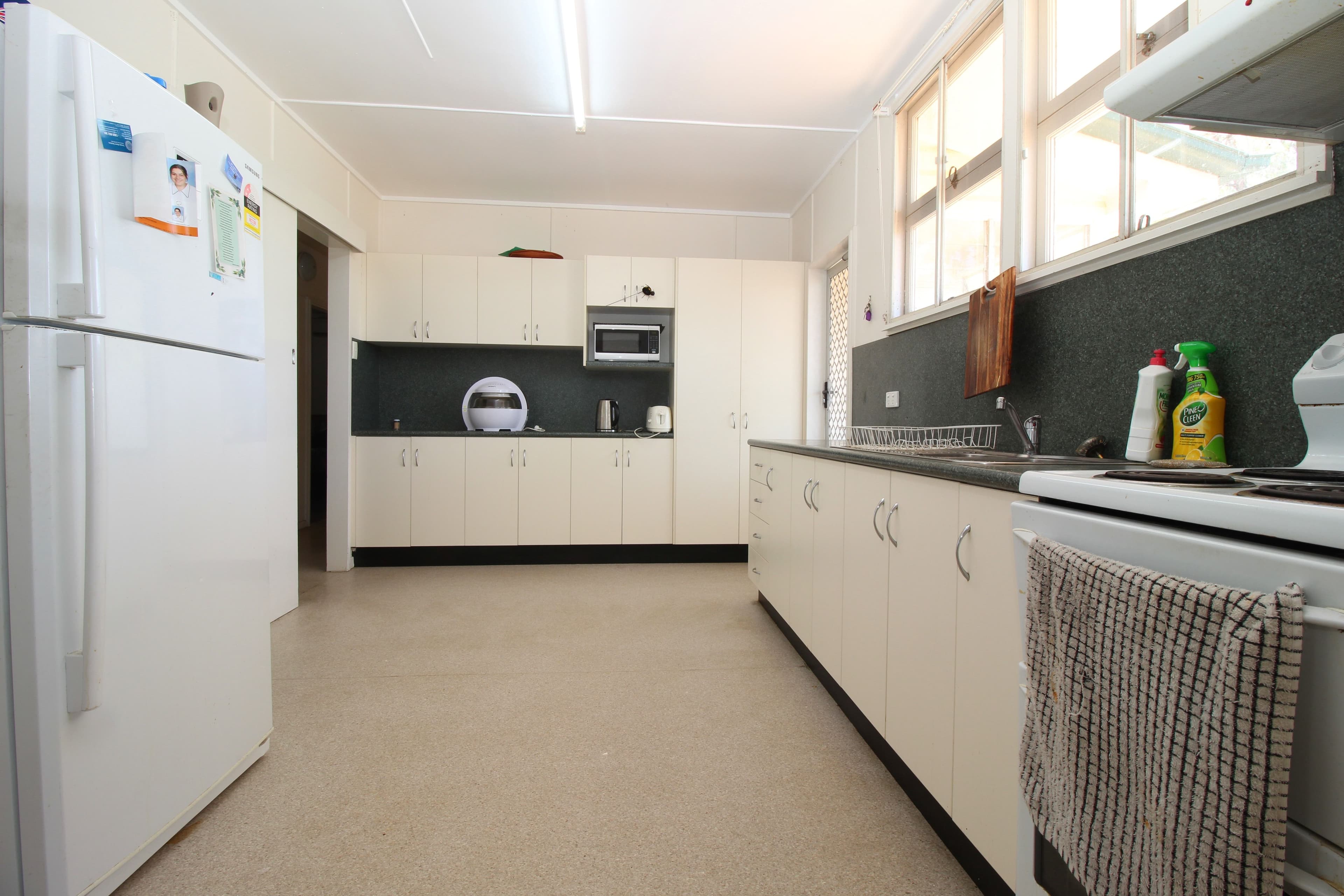 6 Racecourse Road, Emerald QLD 4720, Emerald - Thumbnail 7