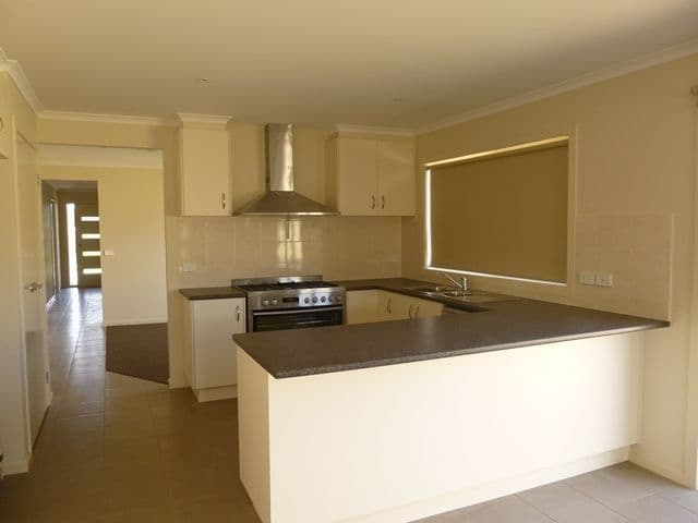 22 Shakespeare Court, Drouin VIC 3818, Drouin - Thumbnail 2