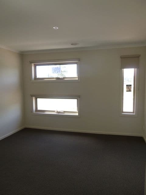 22 Shakespeare Court, Drouin VIC 3818, Drouin - Thumbnail 3