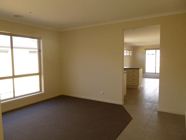 22 Shakespeare Court, Drouin VIC 3818, Drouin - Thumbnail 5