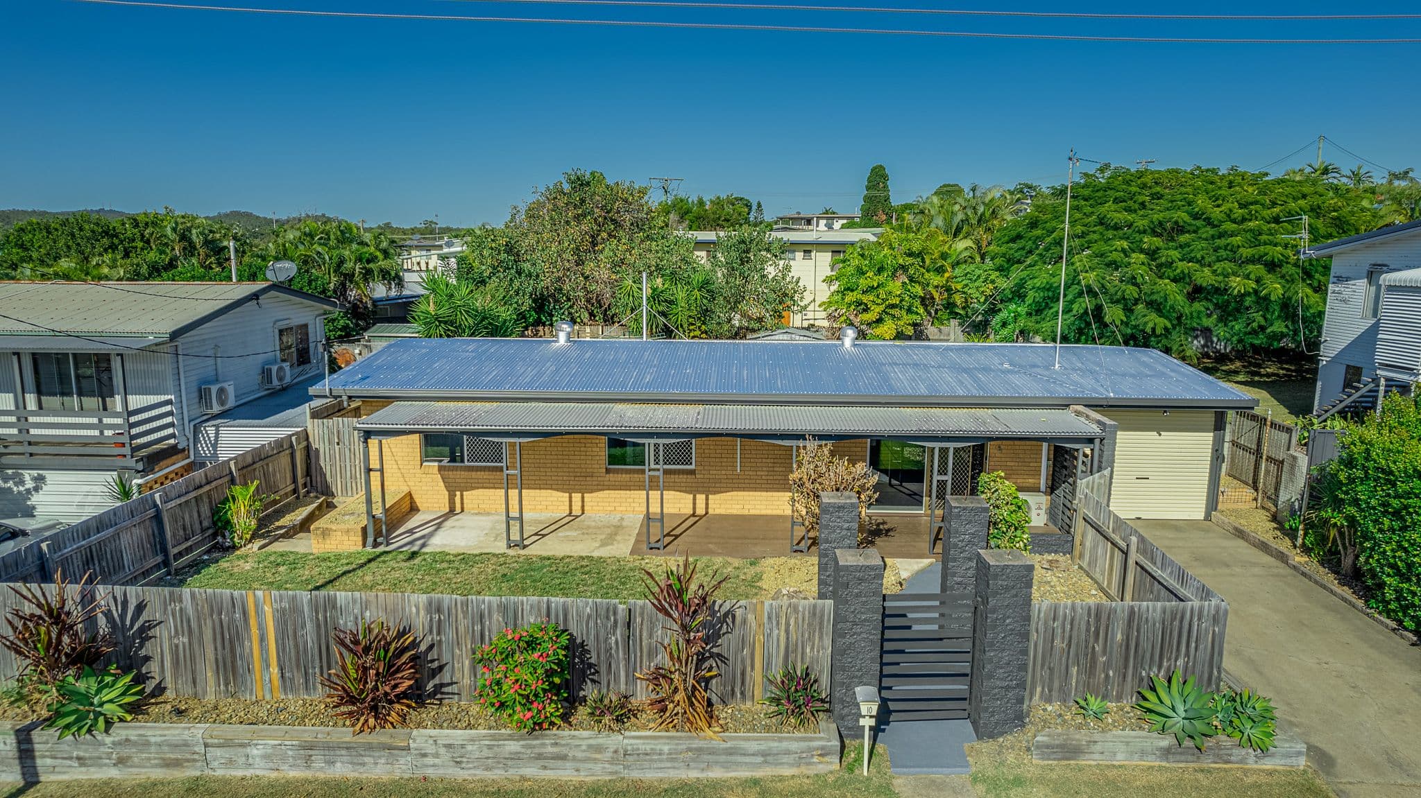 10 Campbell Street, Clinton QLD 4680, Clinton - Thumbnail 2