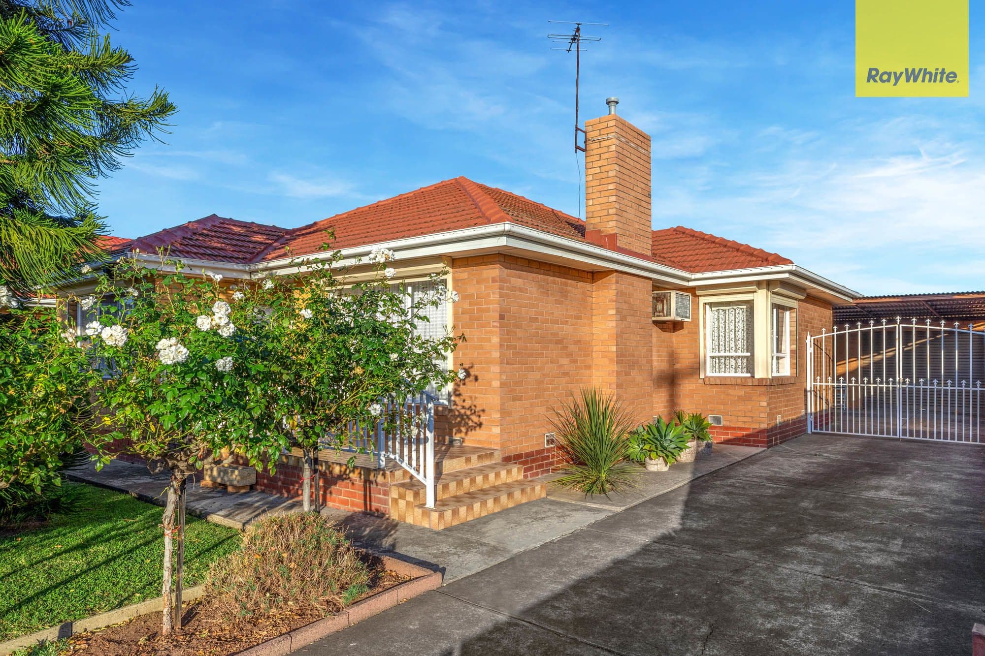 14 Stradbroke Drive, St Albans VIC 3021, St Albans - Thumbnail 3