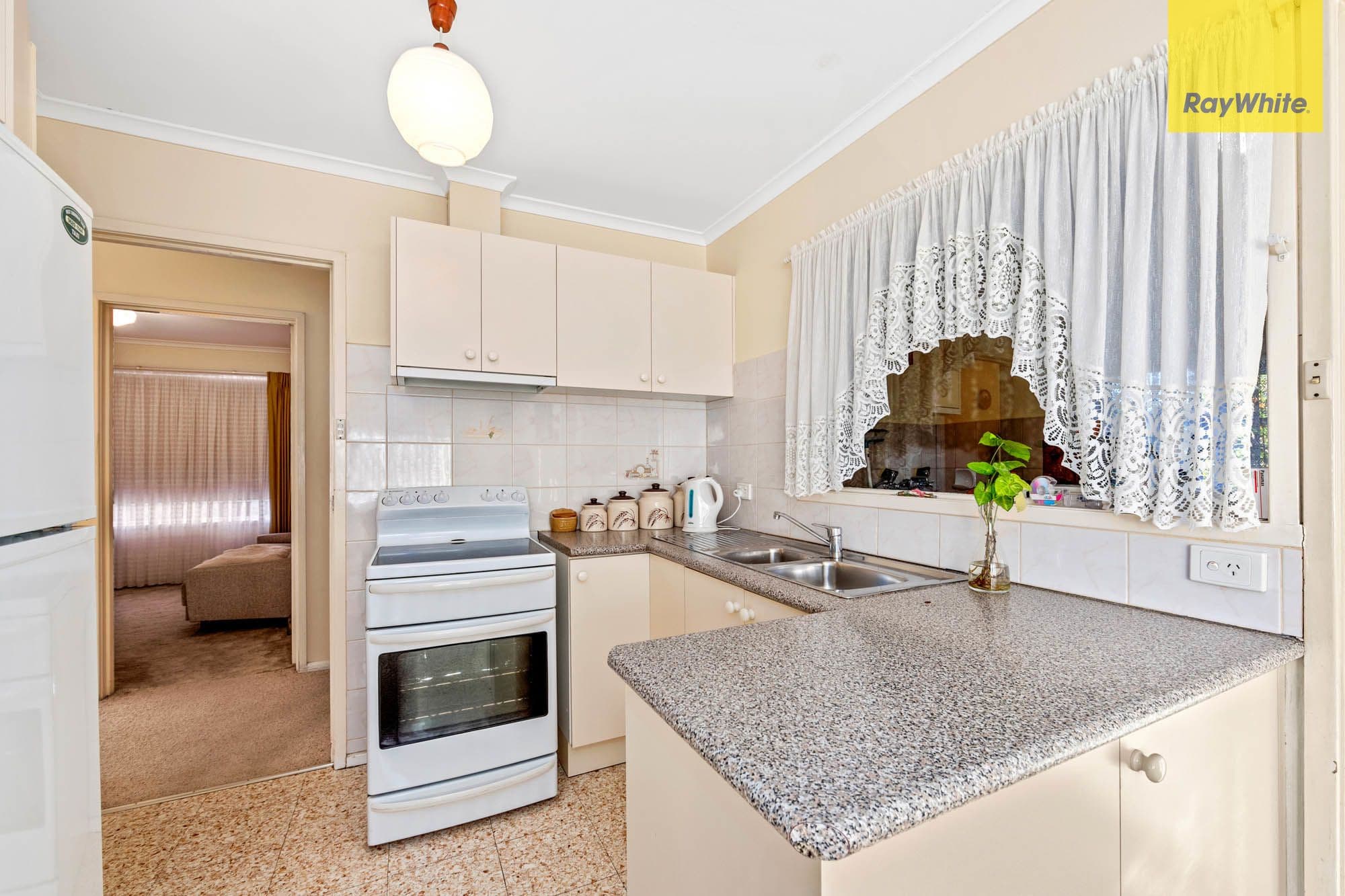 14 Stradbroke Drive, St Albans VIC 3021, St Albans - Thumbnail 5