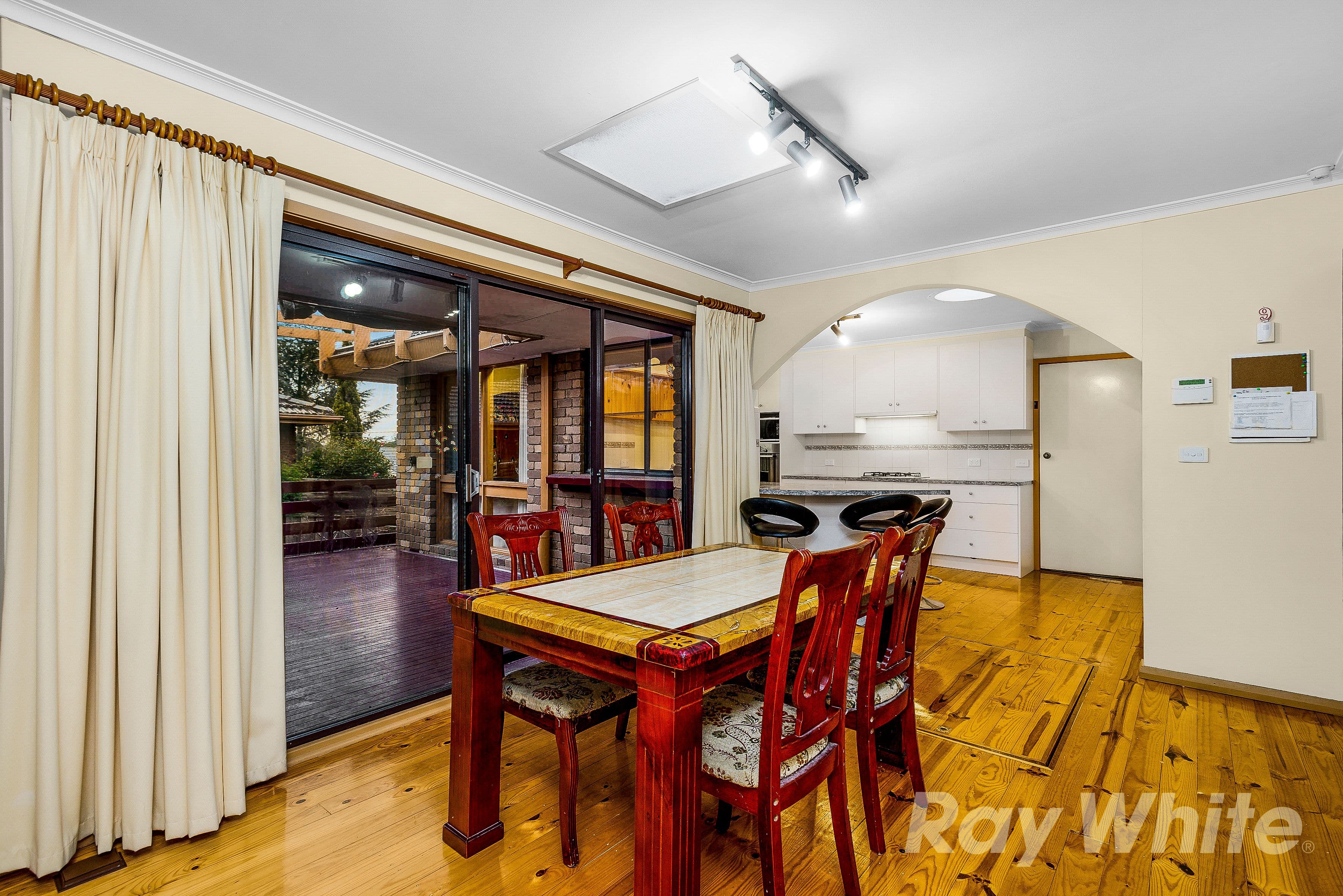21 Ingleside Crescent, Glen Waverley VIC 3150, Glen Waverley - Thumbnail 3