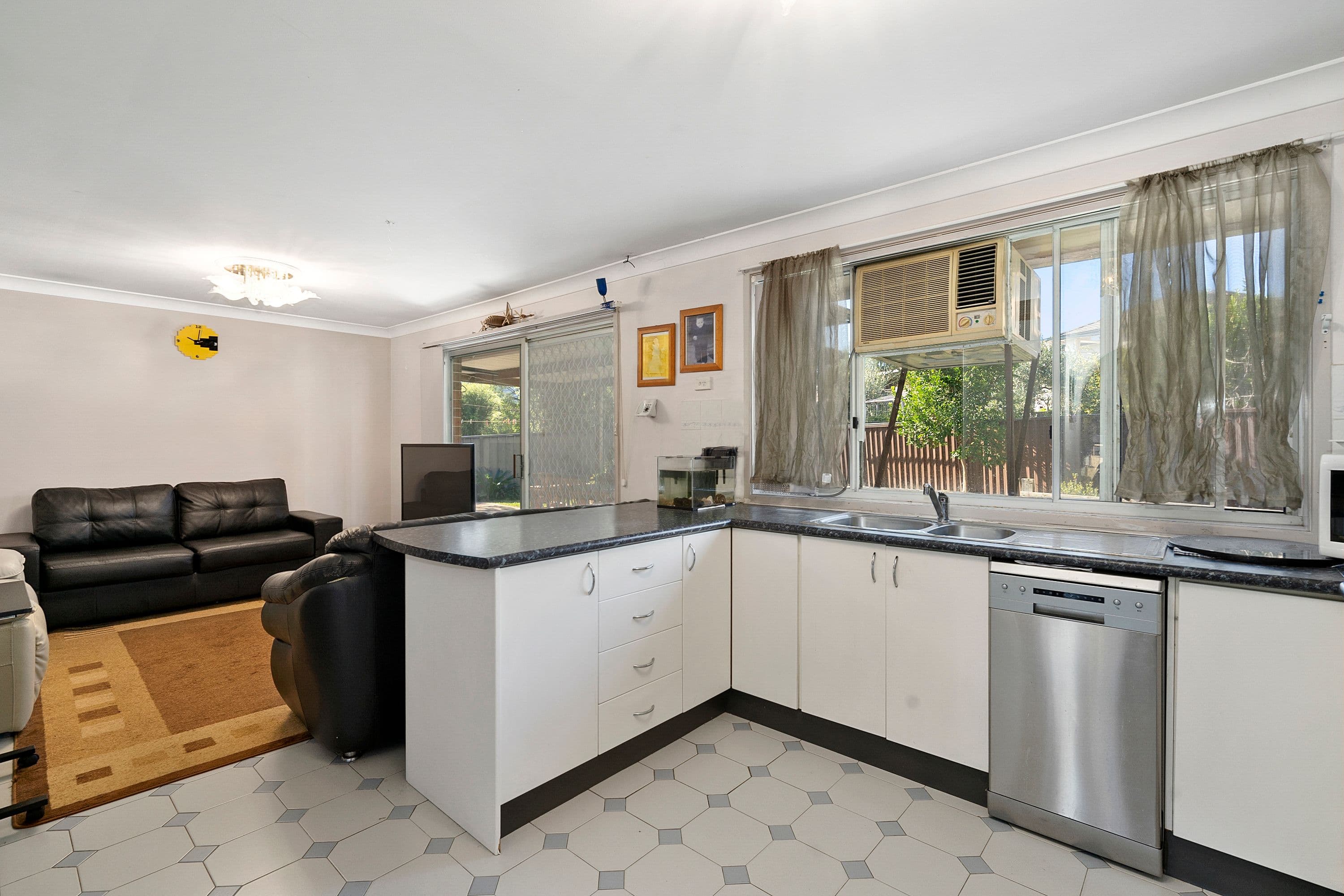 6 Falcon Close, Greenfield Park - Thumbnail 3