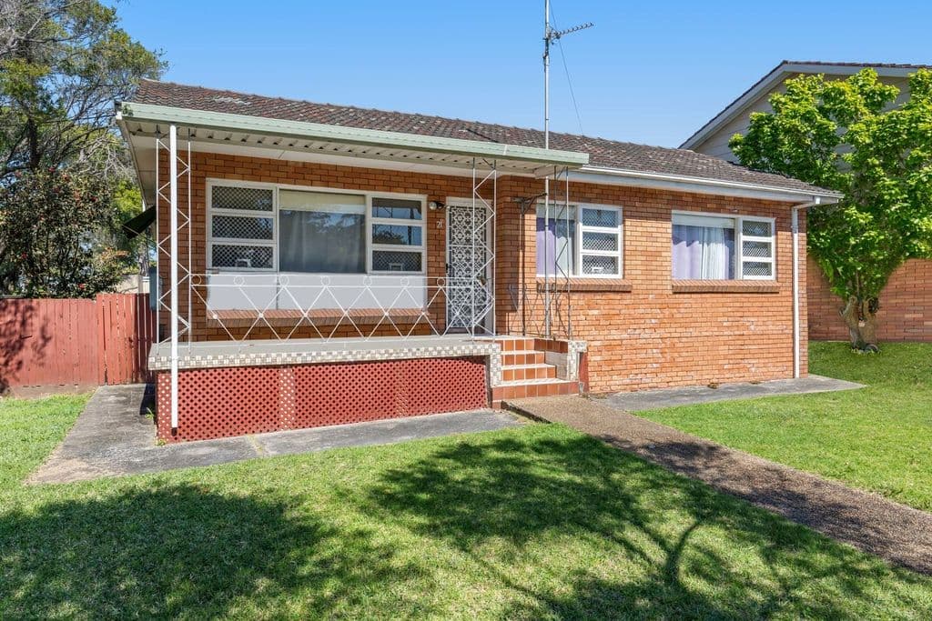 21 Kevin Street, Mannering Park - Image 1