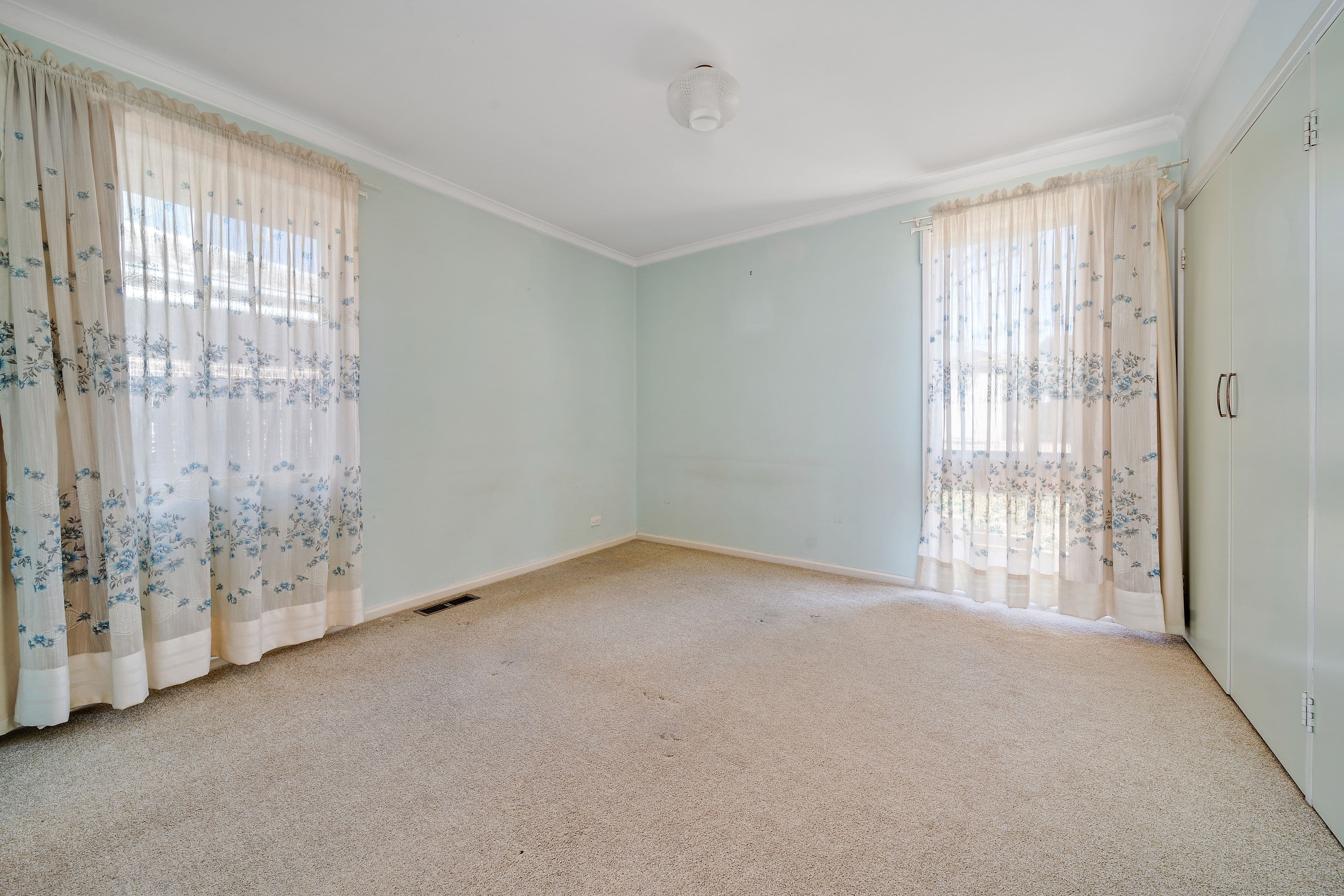 12 Southwell Street, Weetangera ACT 2614, Weetangera - Thumbnail 5