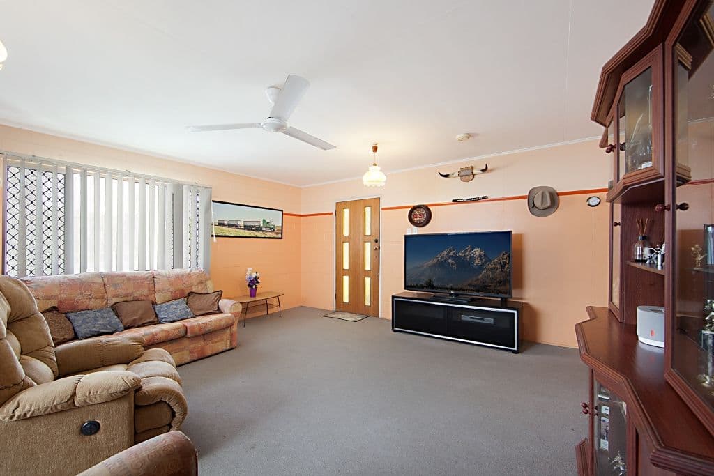 193 Upper Miles Avenue, Kelso QLD 4815, Kelso - Thumbnail 2