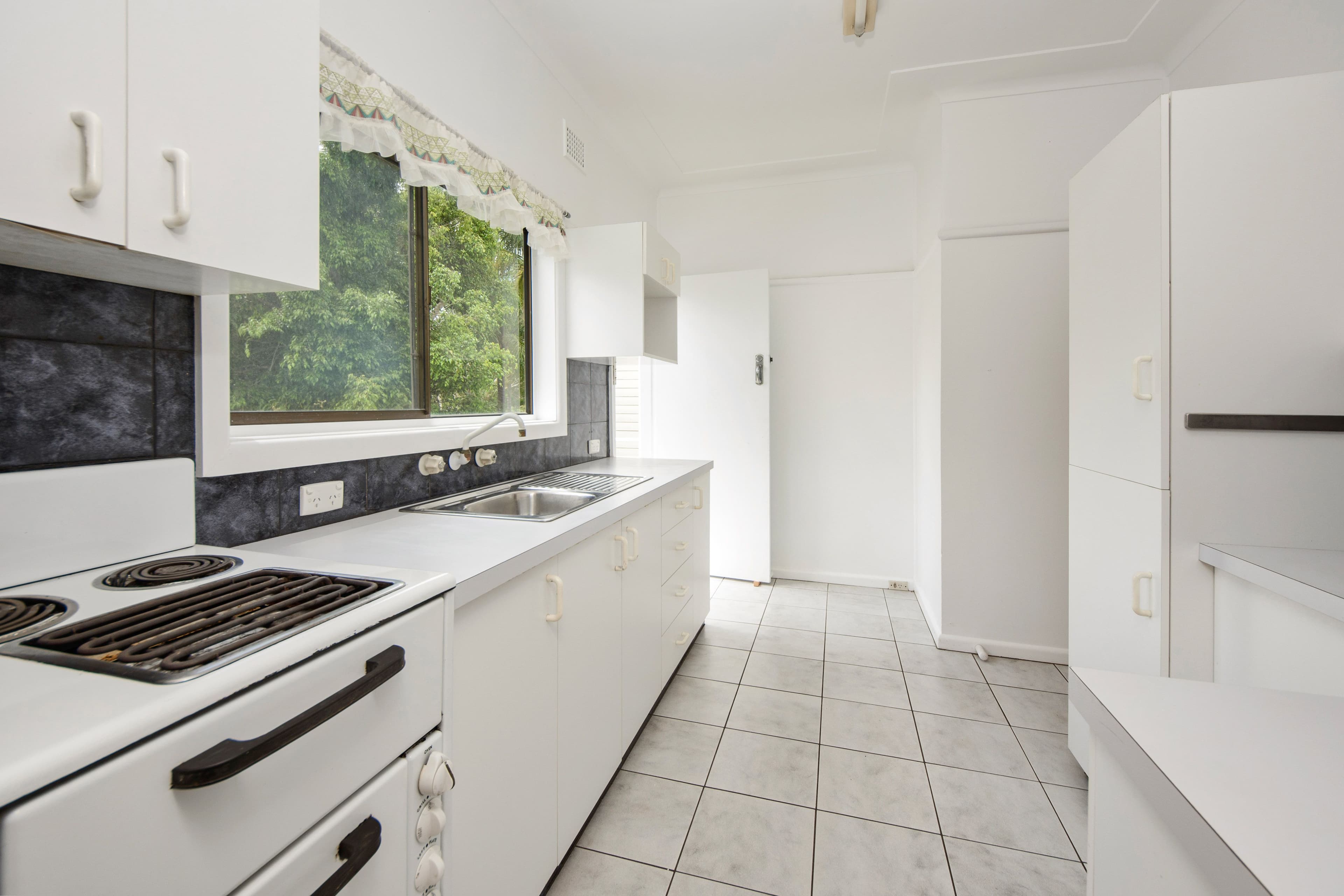 9 Carter Crescent, Gymea Bay NSW 2227, Gymea Bay - Thumbnail 5