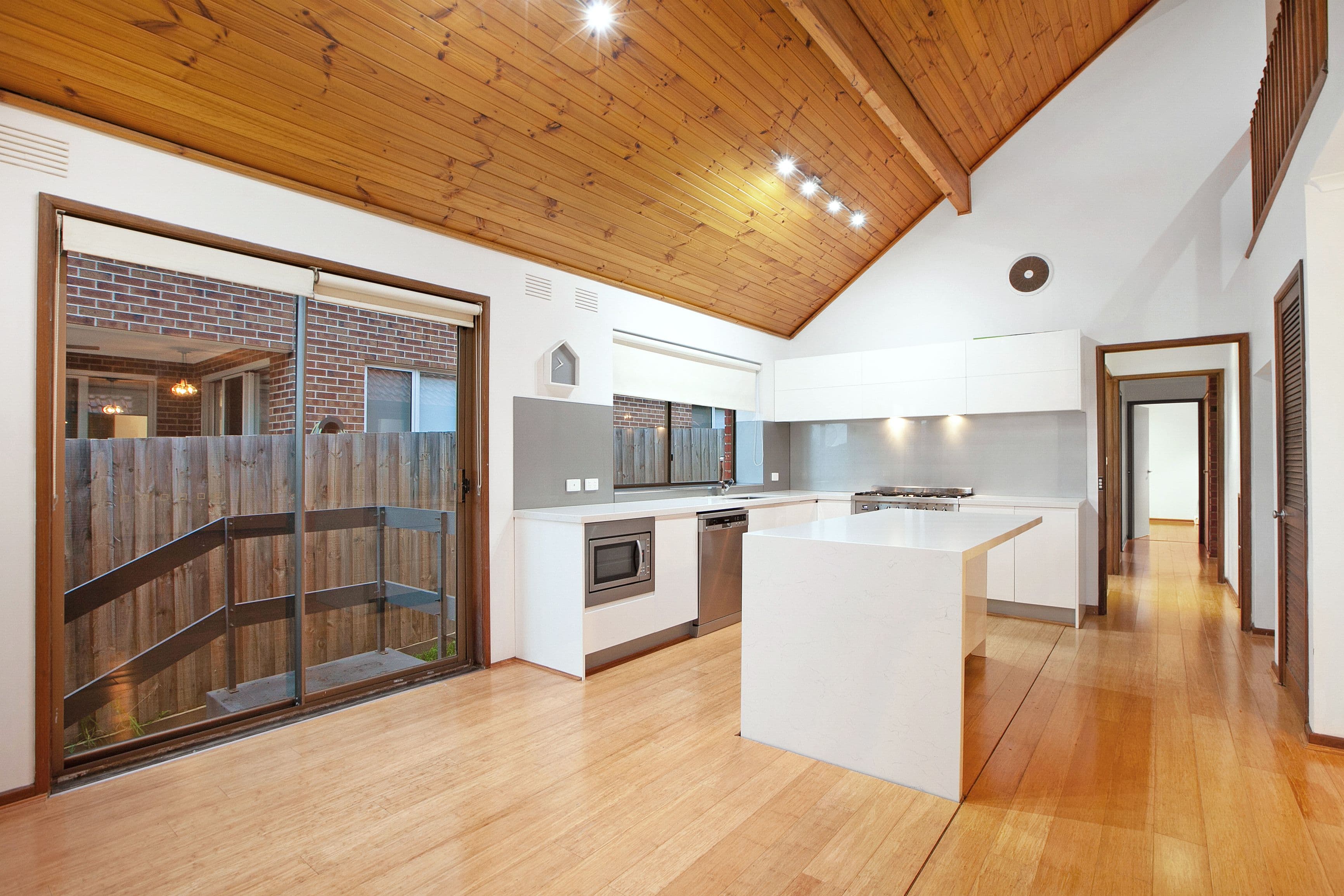 39 Manoel Avenue, Reservoir VIC 3073, Reservoir - Thumbnail 6