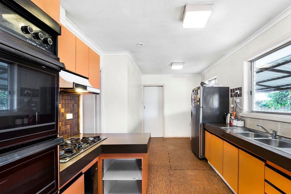 341 Rossmoyne Street, Thornbury VIC 3071, Thornbury - Thumbnail 2