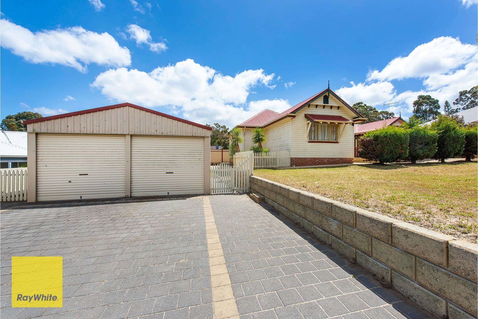 10 Lyndhurst Road, Kalamunda WA 6076, Kalamunda - Thumbnail 2