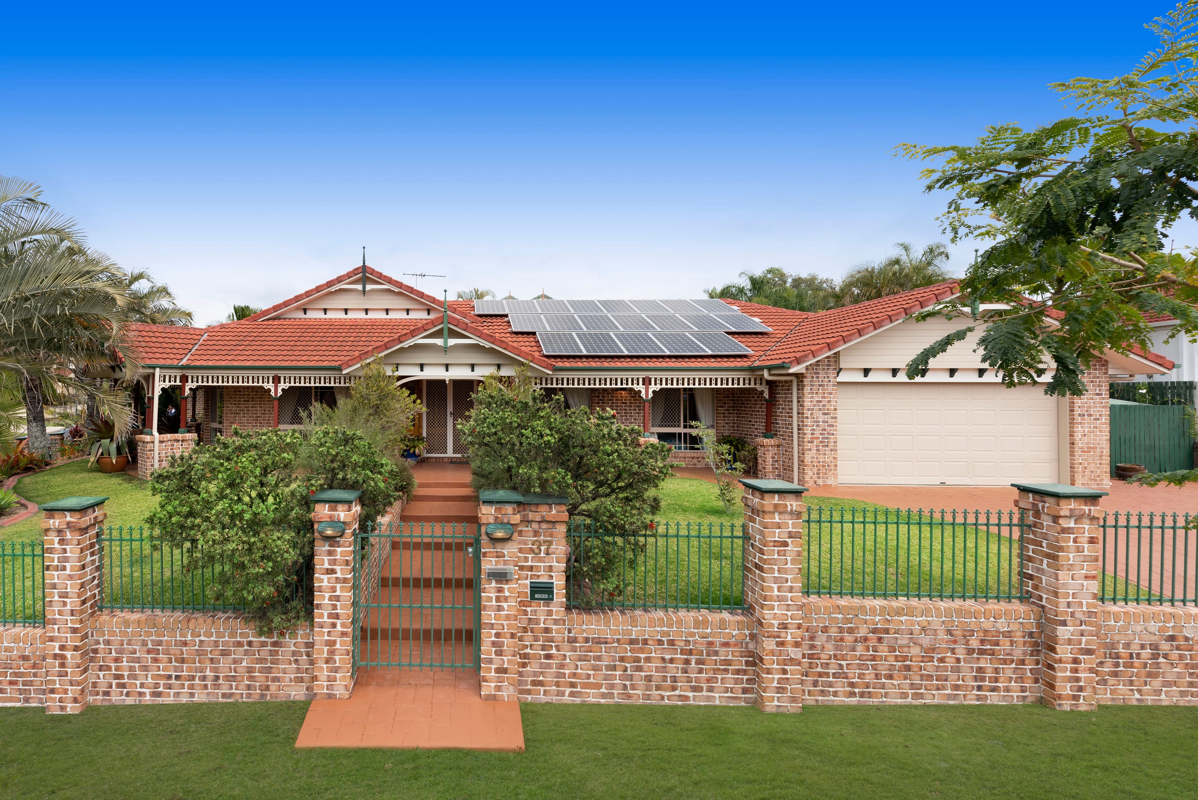 37 Amersham Crescent, Carindale QLD 4152, Carindale - Image 1