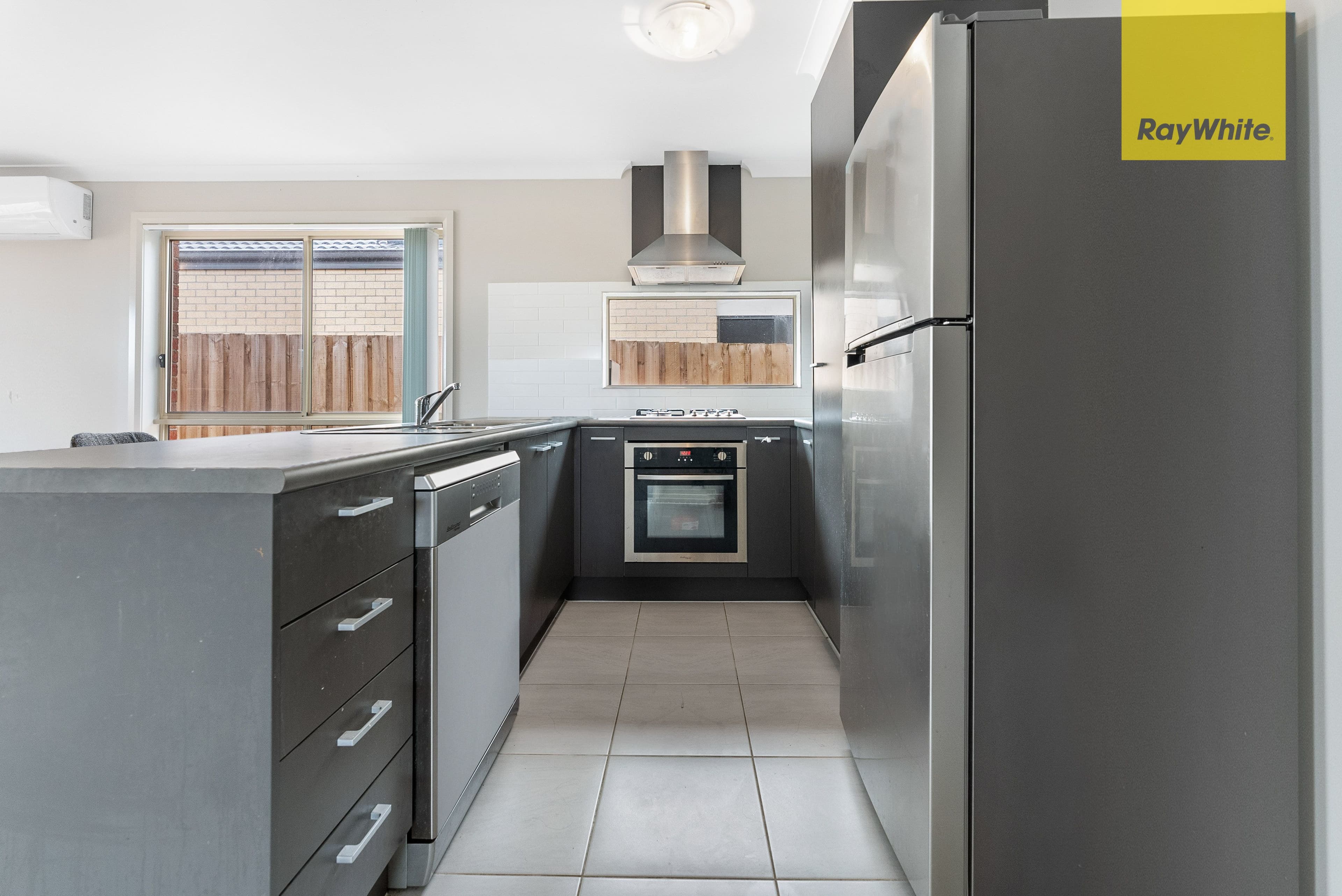 14 Clauscen Avenue, WEIR VIEWS VIC 3338, Weir Views - Thumbnail 4