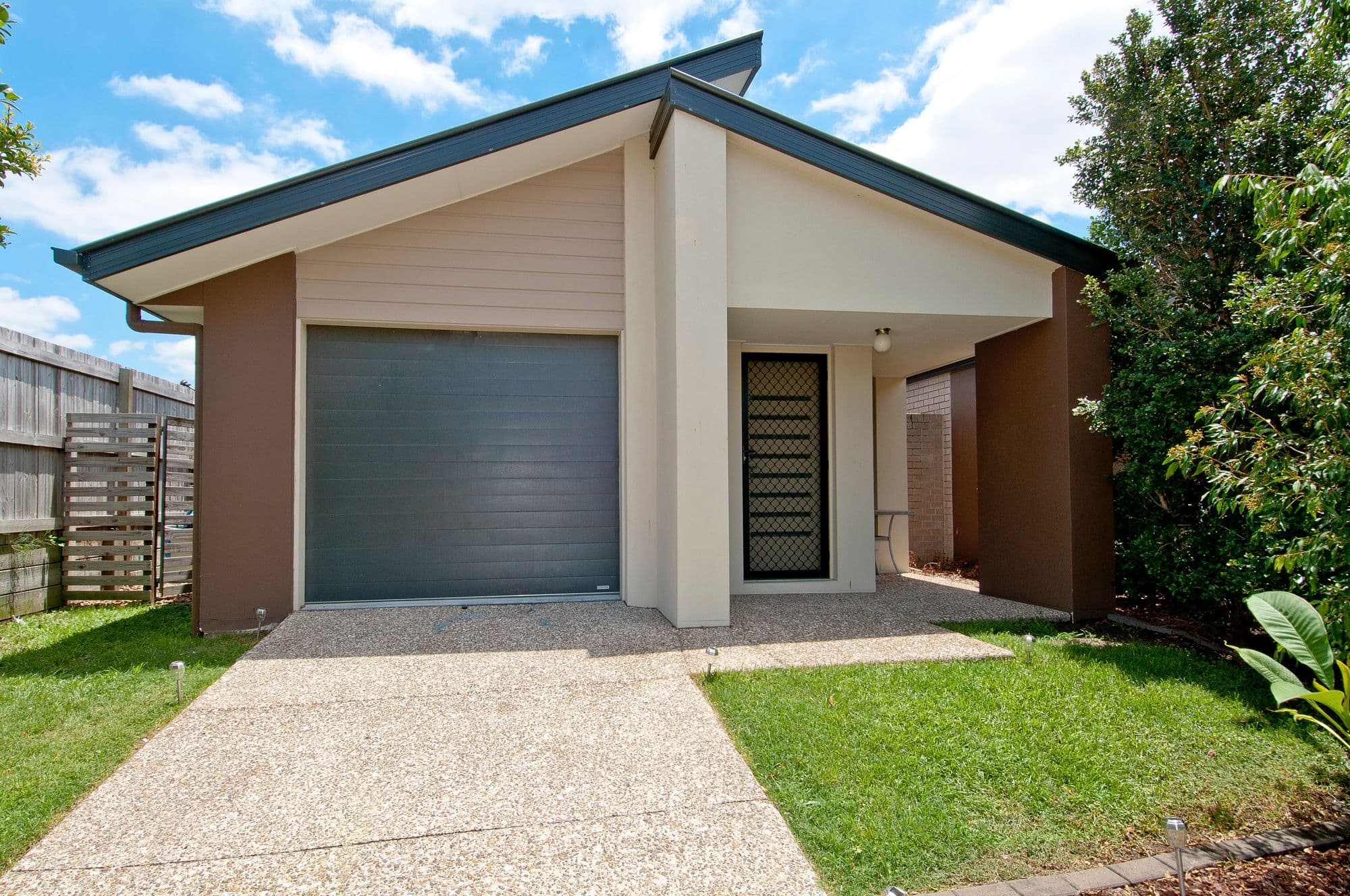 13 Oakvale Avenue, Holmview QLD 4207, Holmview - Thumbnail 2
