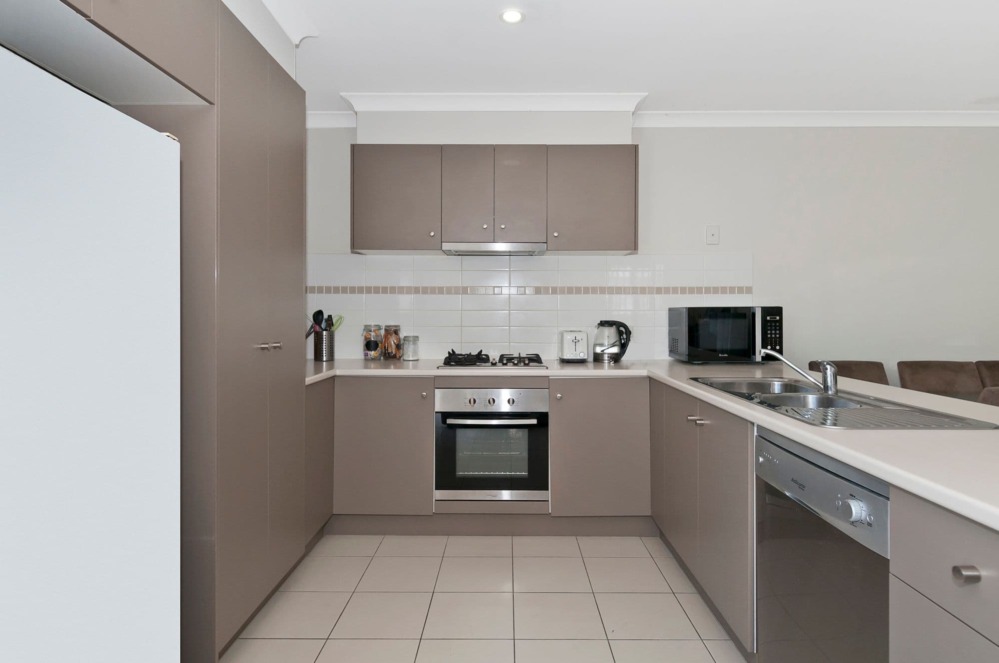 13 Oakvale Avenue, Holmview QLD 4207, Holmview - Thumbnail 3