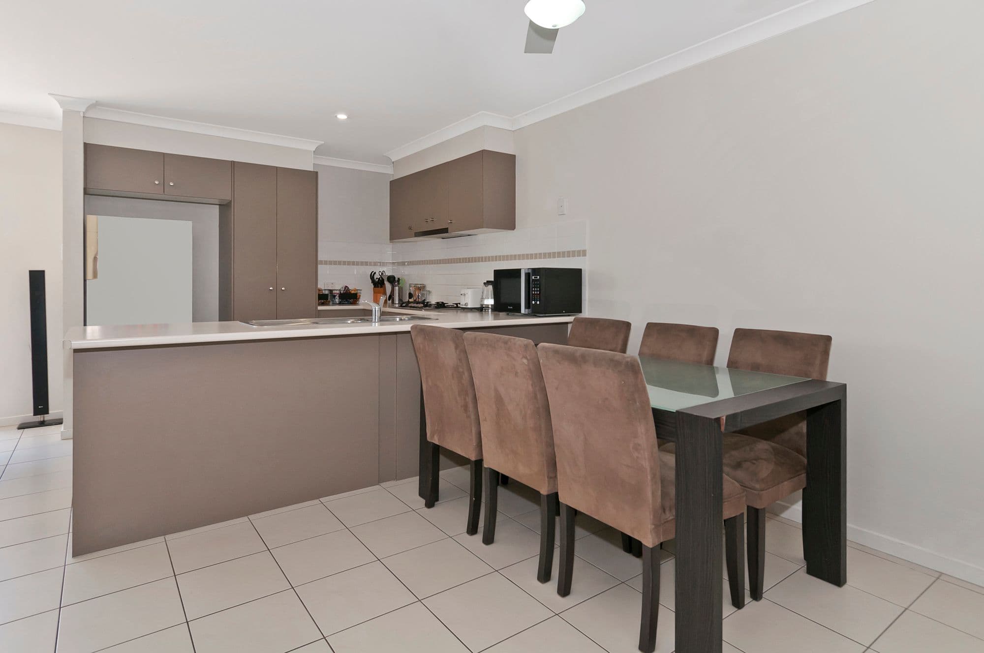13 Oakvale Avenue, Holmview QLD 4207, Holmview - Thumbnail 4