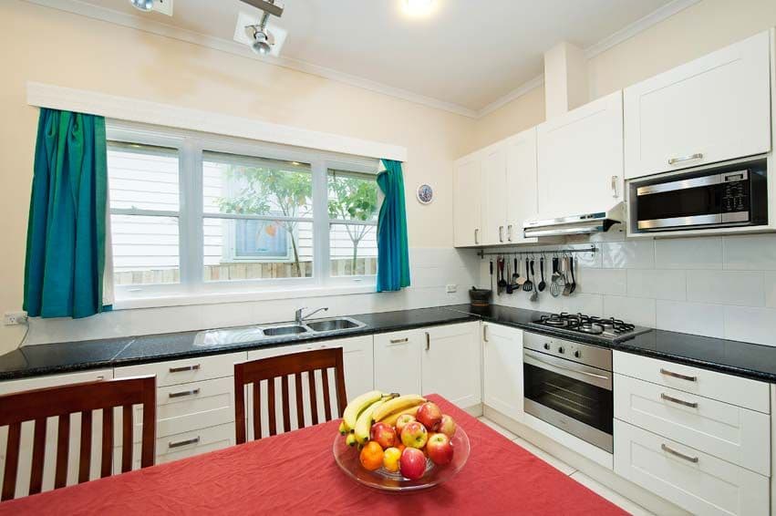 2 Louisville Avenue, PASCOE VALE SOUTH VIC 3044, Pascoe Vale South - Thumbnail 4