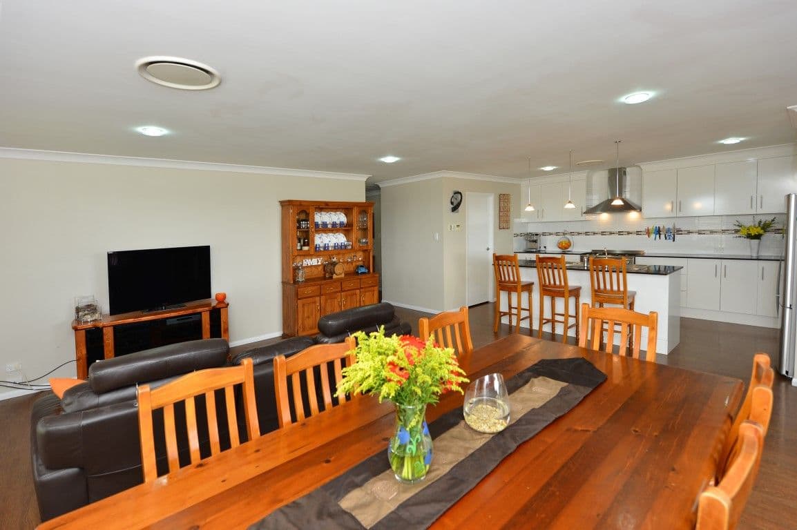 7 Carla Crescent, WESTBROOK QLD 4350, Westbrook - Thumbnail 3