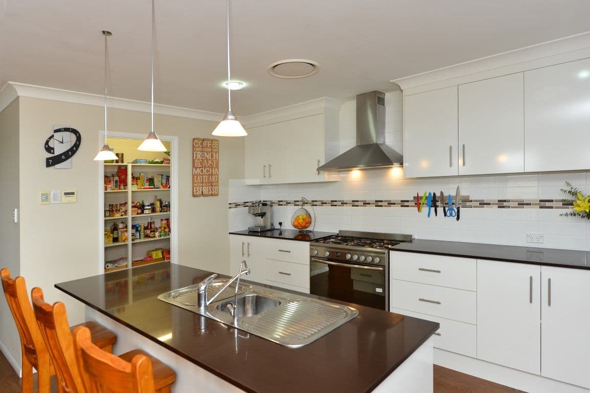 7 Carla Crescent, WESTBROOK QLD 4350, Westbrook - Thumbnail 5