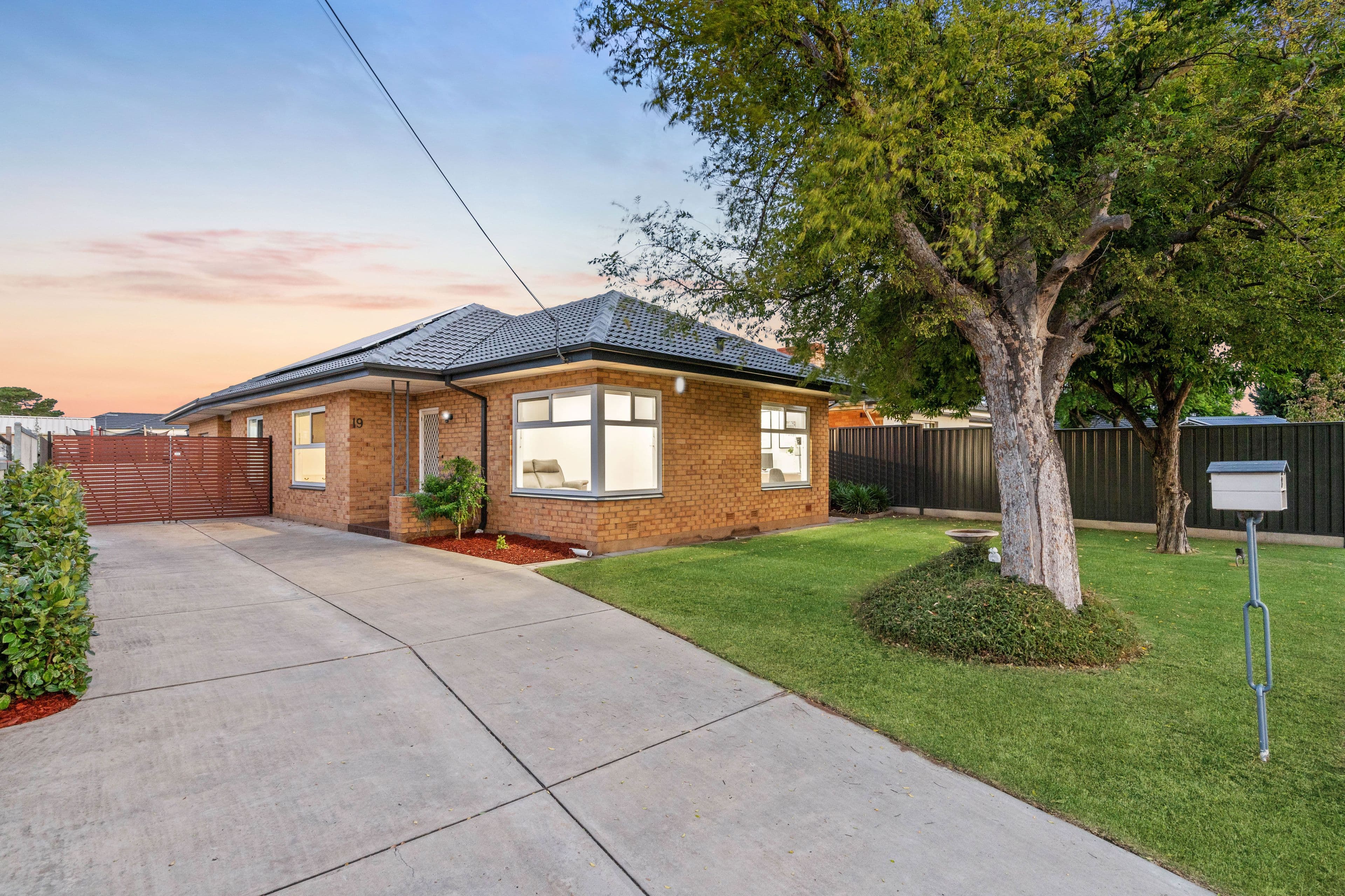 19 Kingborn Avenue, Seaton SA 5023, Seaton - Thumbnail 2
