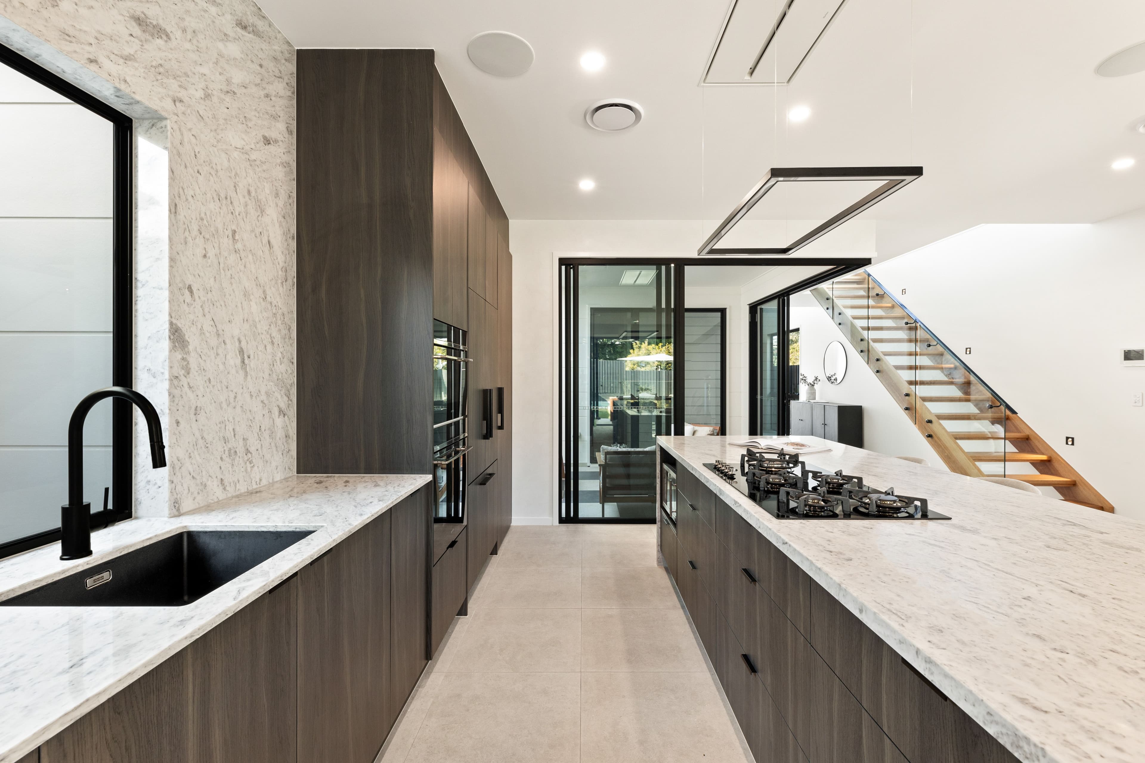 23 Viminal Hill Crescent, Seven Hills QLD 4170, Seven Hills - Thumbnail 2