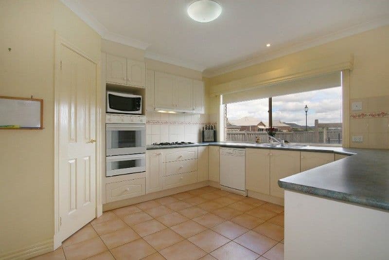 9 Settlers Court, PAKENHAM VIC 3810, Pakenham - Thumbnail 3
