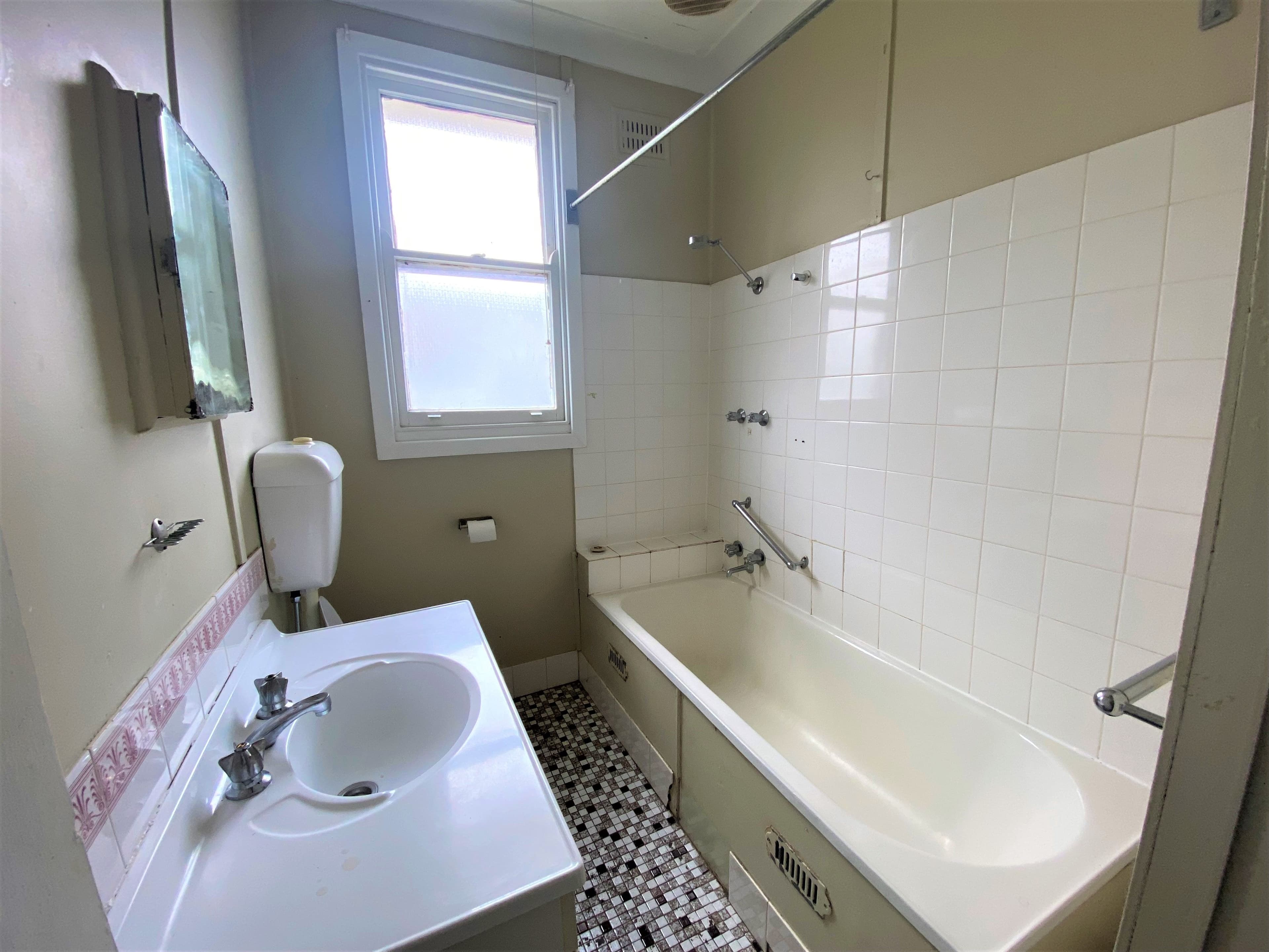 37 Blackett Avenue, Young NSW 2594, Young - Thumbnail 4