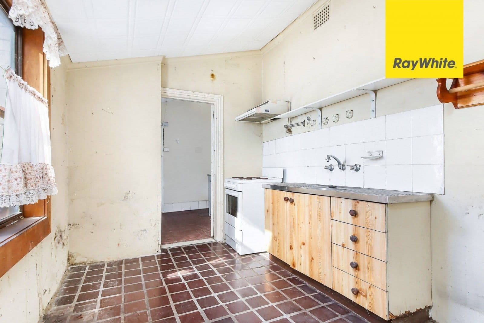 3 Tawarri Crescent, Burleigh Heads QLD 4220, Burleigh Heads Property Image - Thumbnail 3