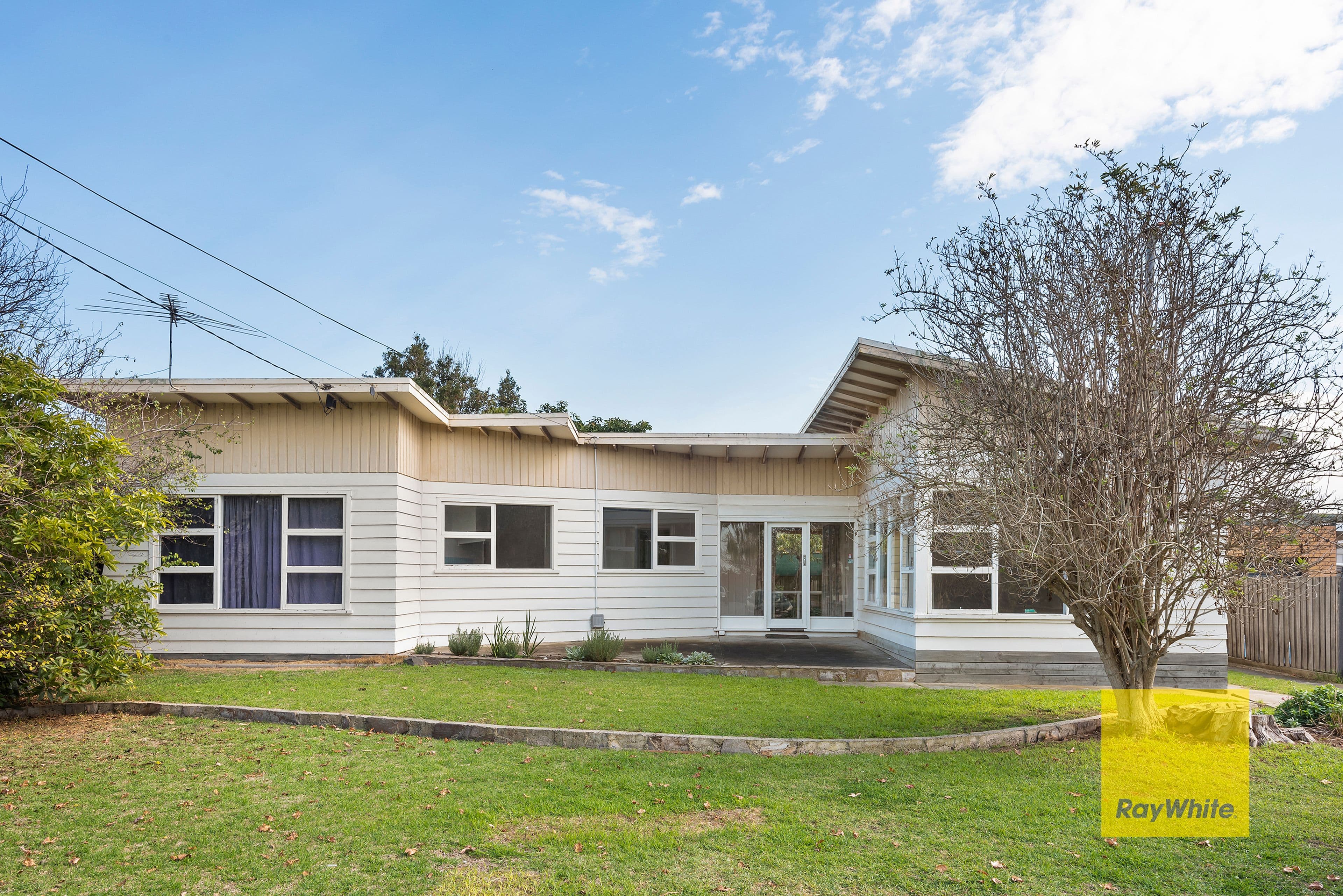 10 Highview Parade, Hamlyn Heights VIC 3215, Hamlyn Heights - Thumbnail 2
