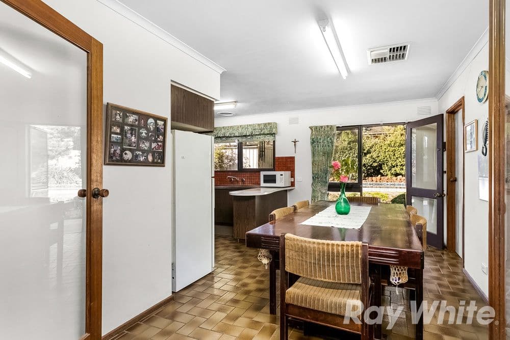 17 Harris Crescent, Glen Waverley VIC 3150, Glen Waverley - Thumbnail 3