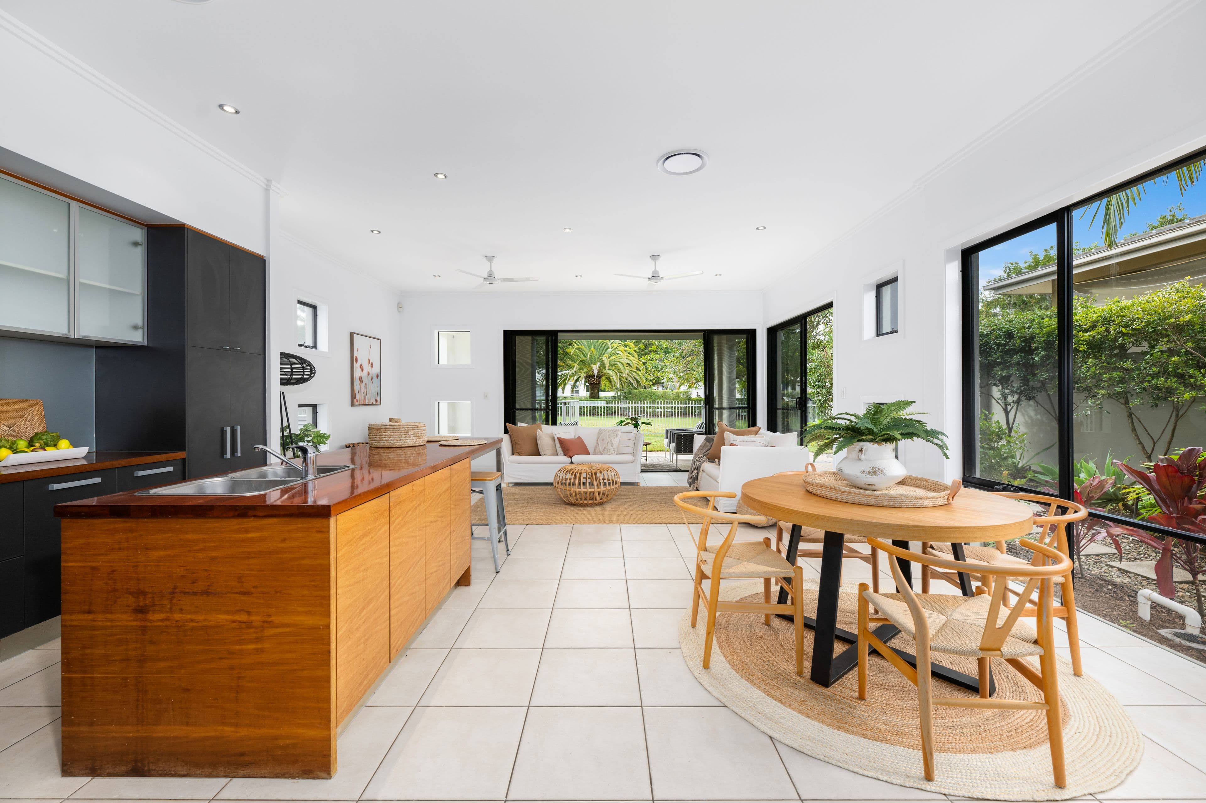 6113 Trasimeno Avenue, Hope Island QLD 4212, Hope Island - Thumbnail 2