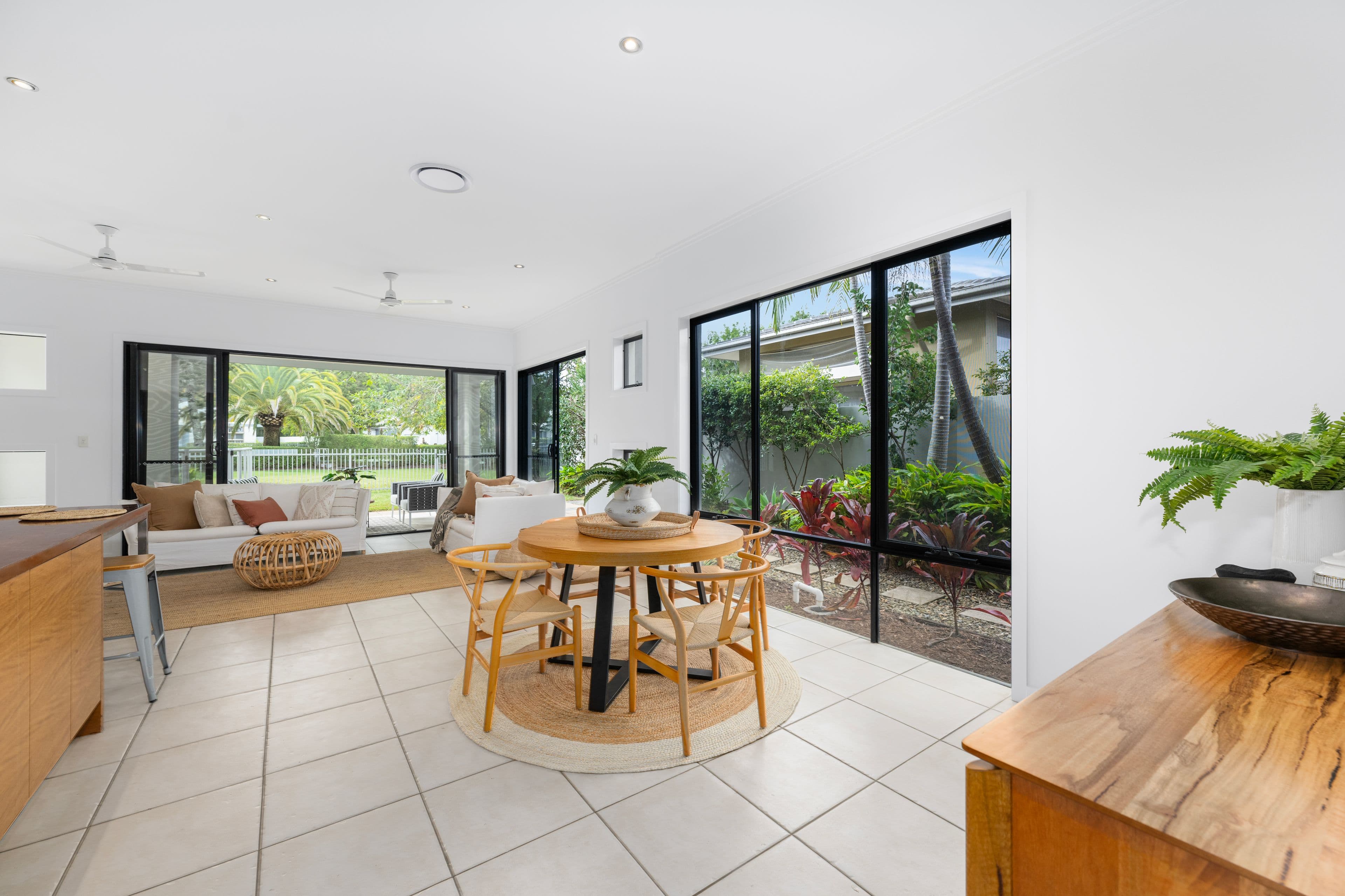 6113 Trasimeno Avenue, Hope Island QLD 4212, Hope Island - Thumbnail 3