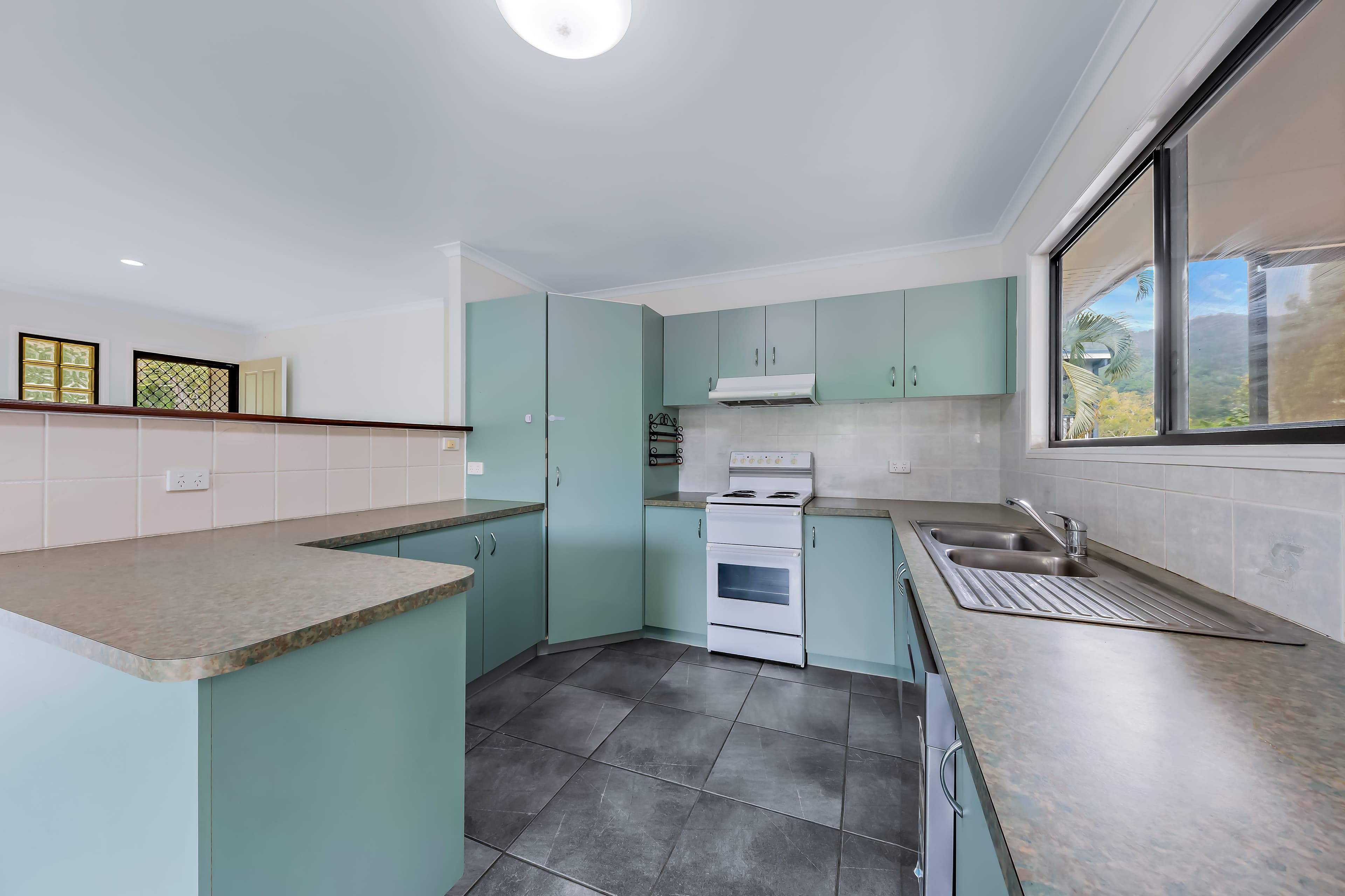 20 Sandpiper Crescent, Jubilee Pocket QLD 4802, Jubilee Pocket - Thumbnail 3