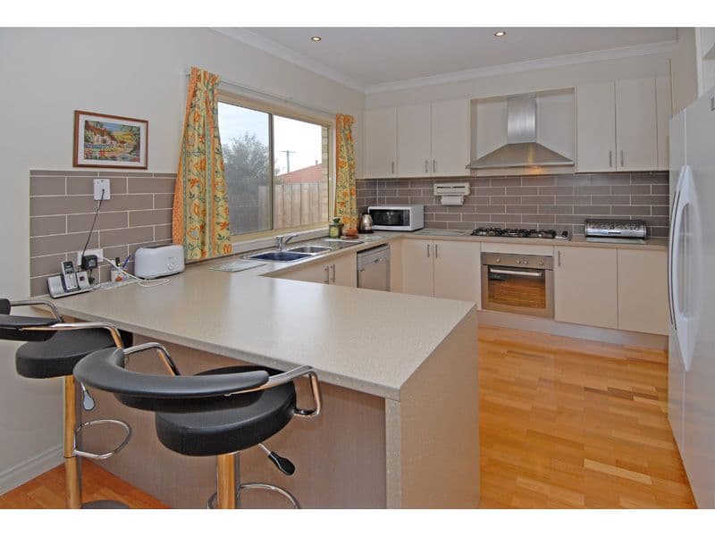 17 Menzies Drive, BURNSIDE HEIGHTS VIC 3023, Burnside Heights - Thumbnail 2