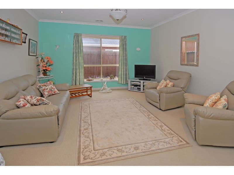 17 Menzies Drive, BURNSIDE HEIGHTS VIC 3023, Burnside Heights - Thumbnail 4