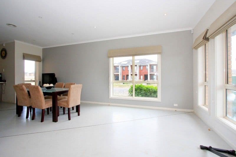 22 Garnet Way, TAYLORS HILL VIC 3037, Taylors Hill - Thumbnail 3