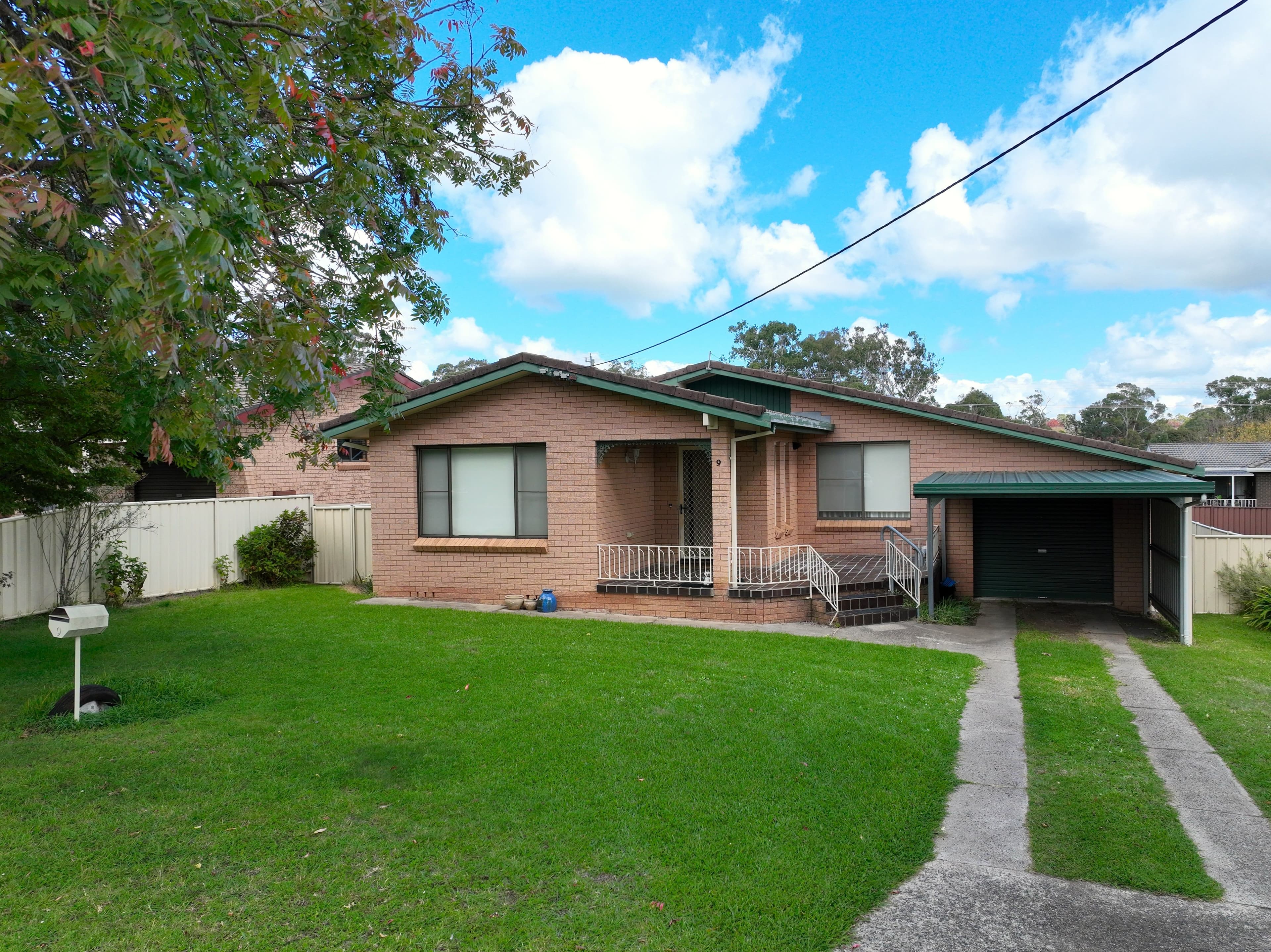 9 Lindsay Avenue, Glen Innes NSW 2370, Glen Innes - Image 1