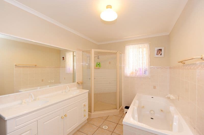 3 Cania Way, GLADSTONE QLD 4680, Gladstone - Thumbnail 8