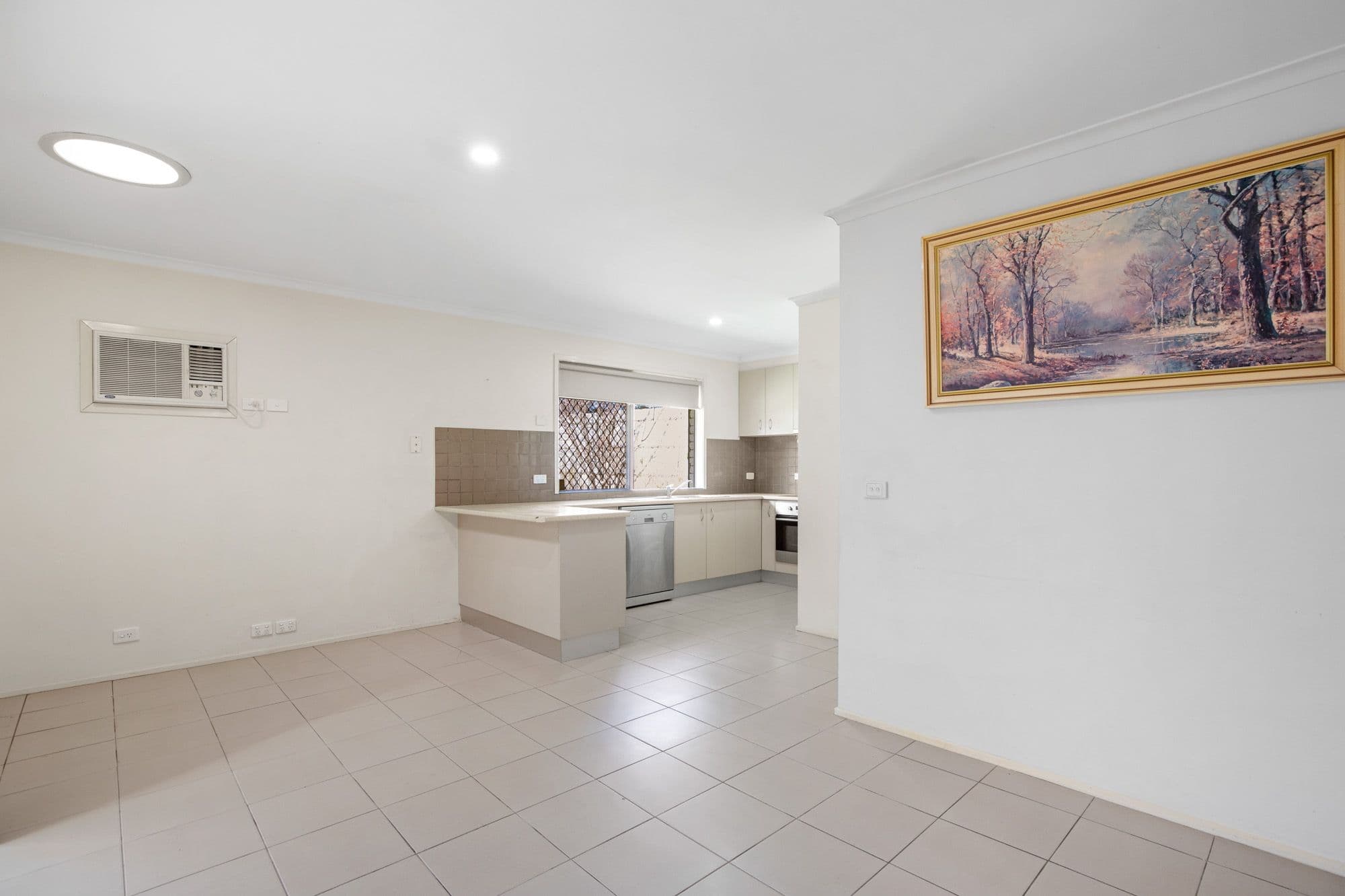 22 Whitsunday Drive, Hoppers Crossing VIC 3029, Hoppers Crossing - Thumbnail 2