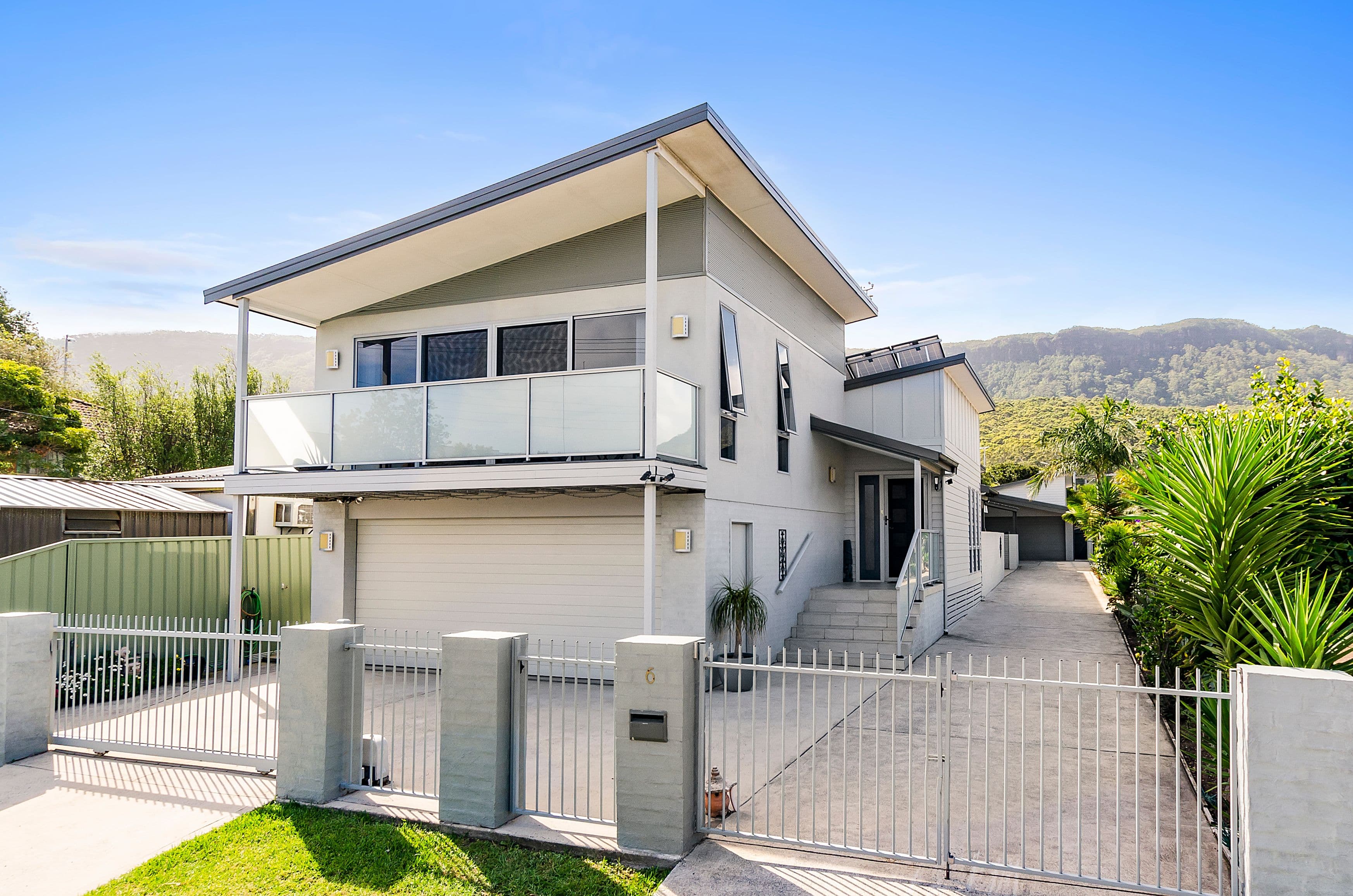 6 Redman Avenue, Thirroul - Image 1