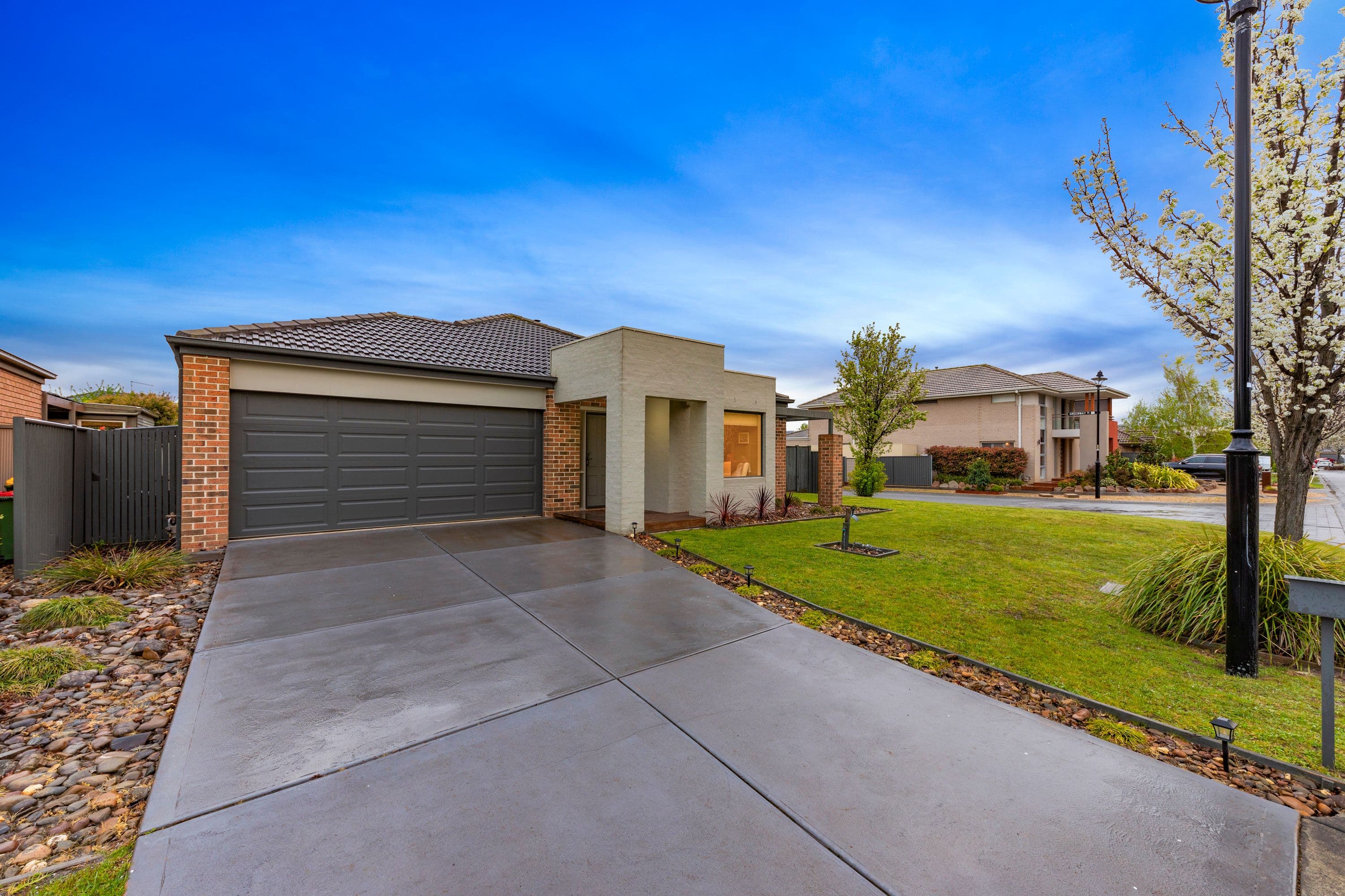7 Britton Drive, Pakenham VIC 3810, Pakenham - Thumbnail 2