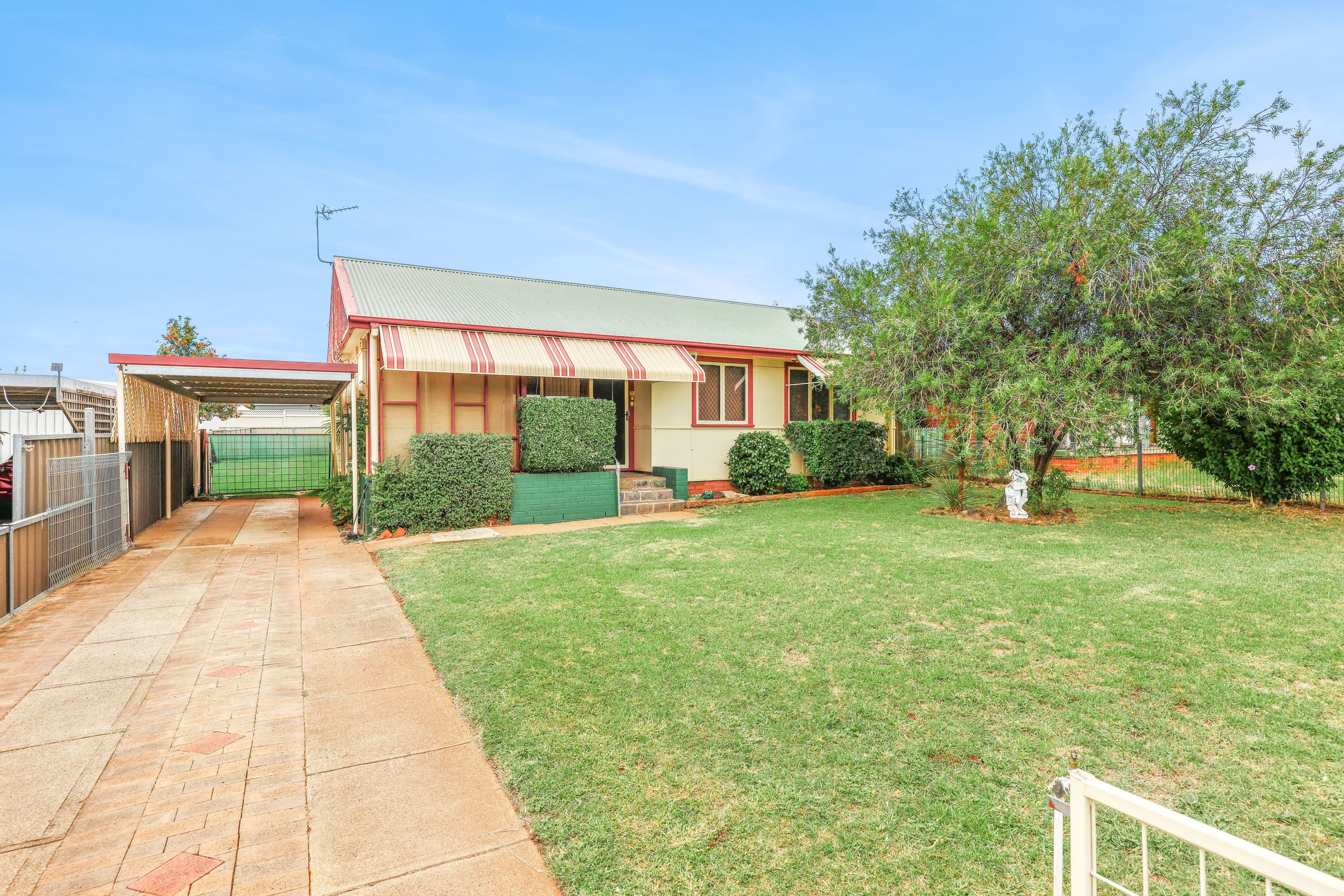 4 Lorraine Street, Tamworth NSW 2340, West Tamworth - Thumbnail 2