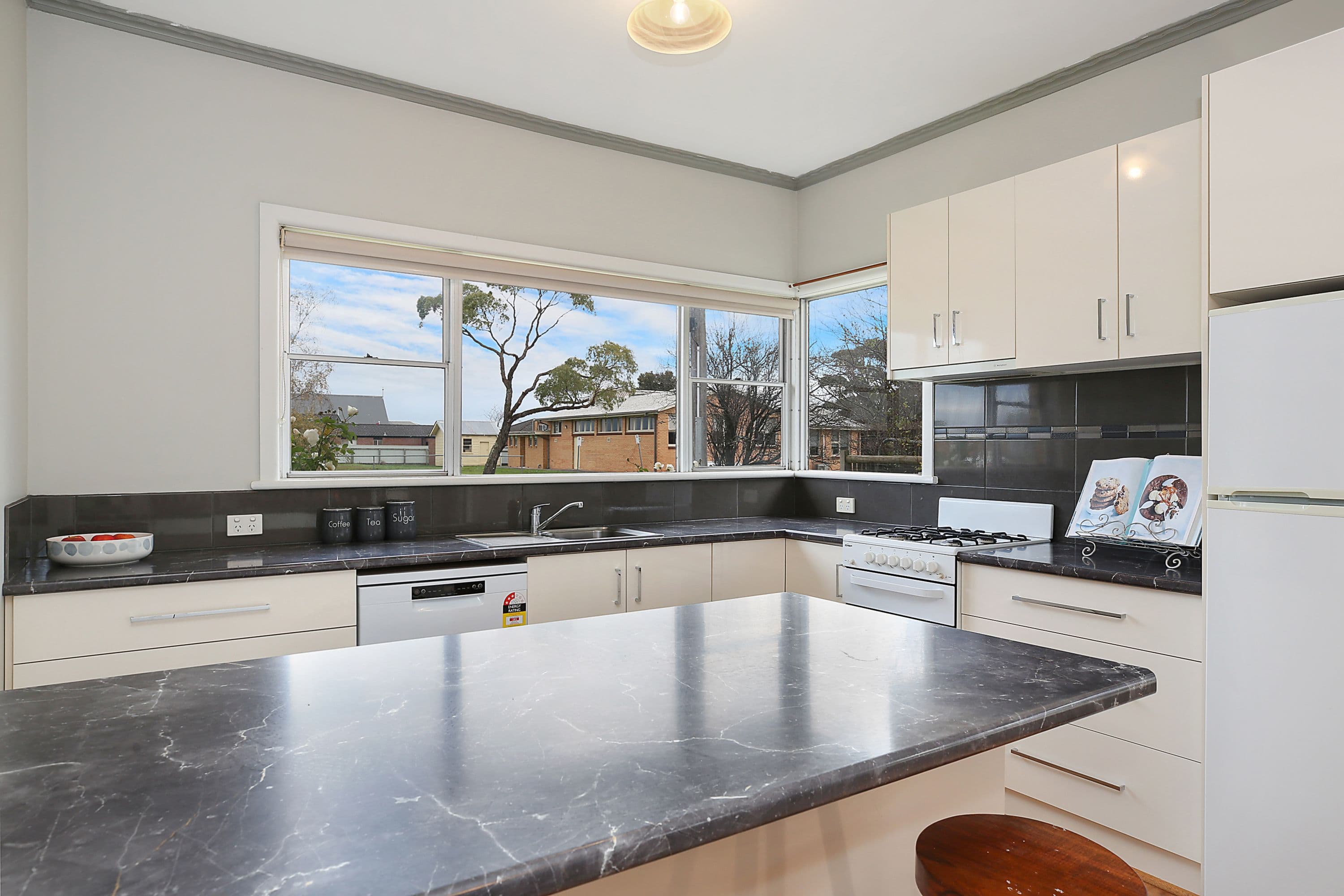 40 Adams Street, Cobden VIC 3266, Cobden - Thumbnail 5