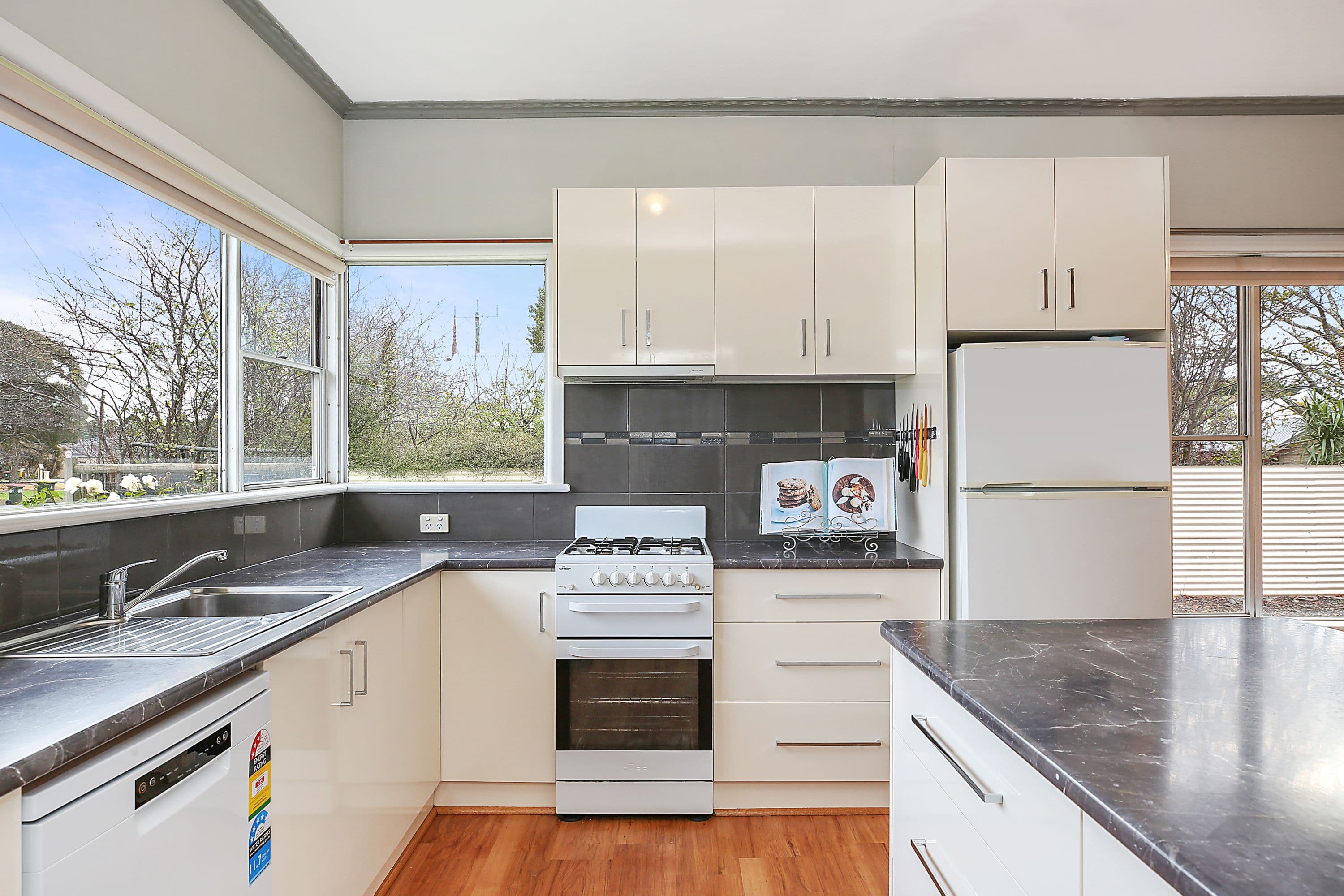 40 Adams Street, Cobden VIC 3266, Cobden - Thumbnail 6
