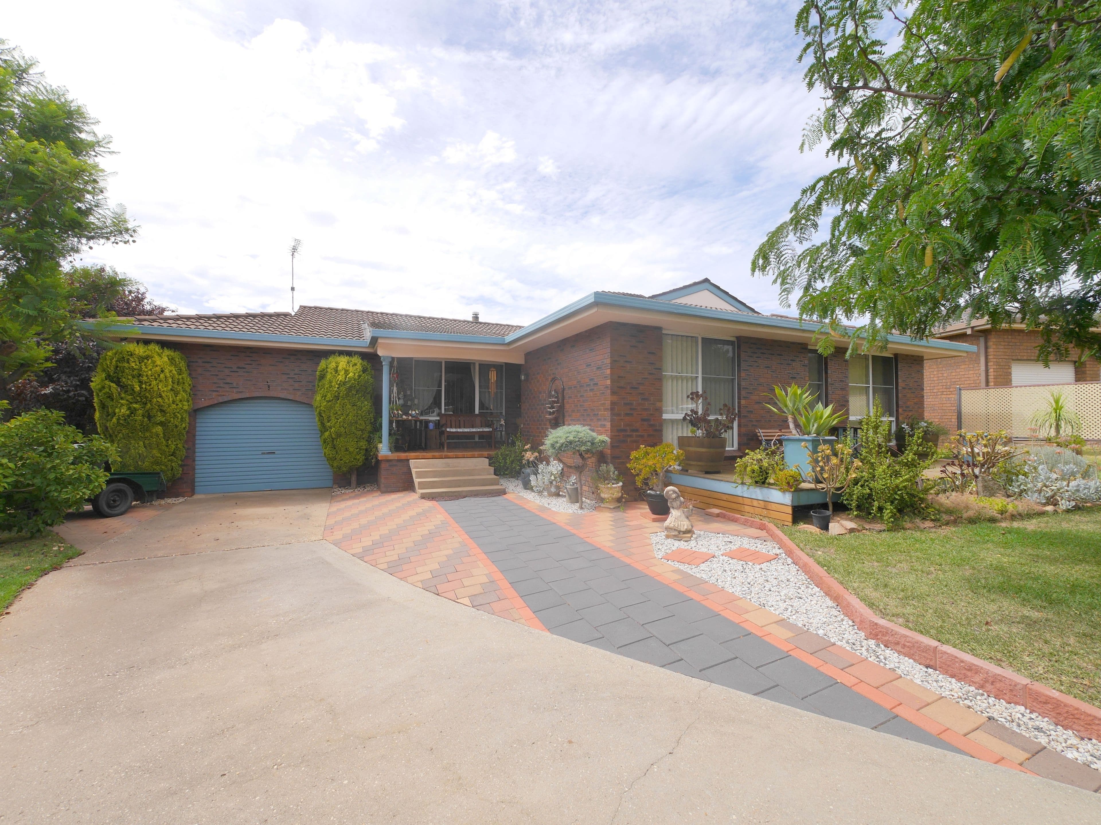 19 Elizabeth Avenue, Cowra - Image 1