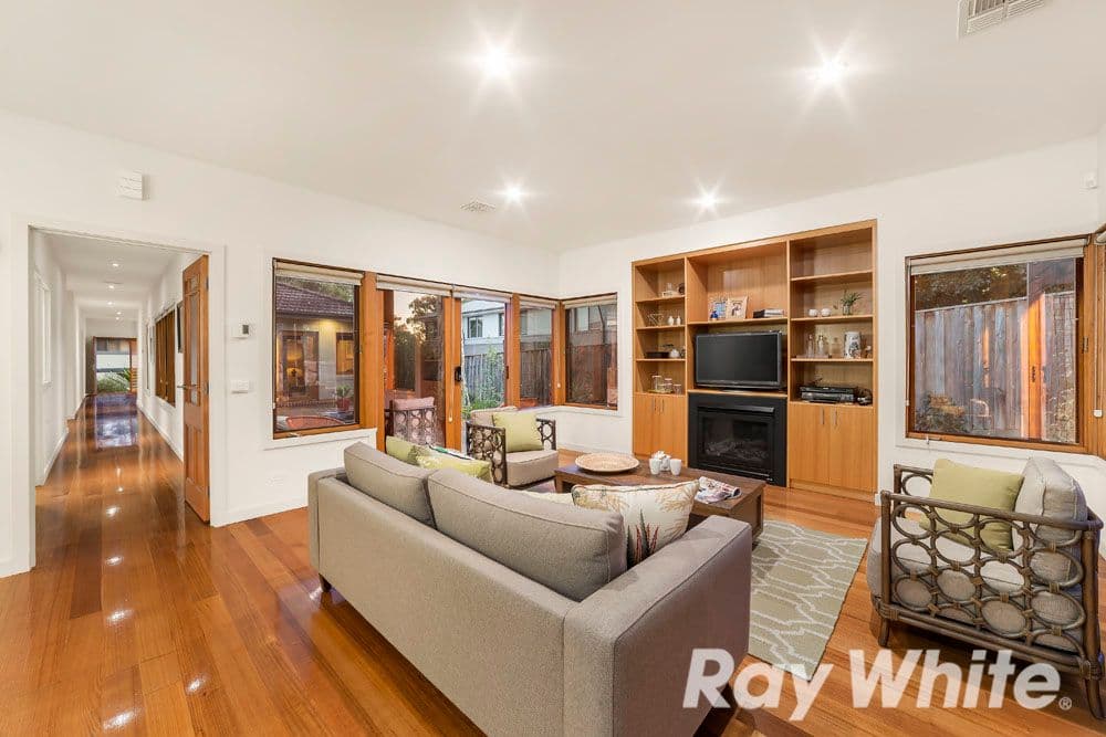 128 Ernest Jones Drive, Macleod VIC 3085, Macleod - Thumbnail 2