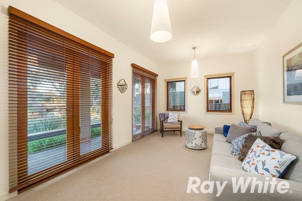 128 Ernest Jones Drive, Macleod VIC 3085, Macleod - Thumbnail 3