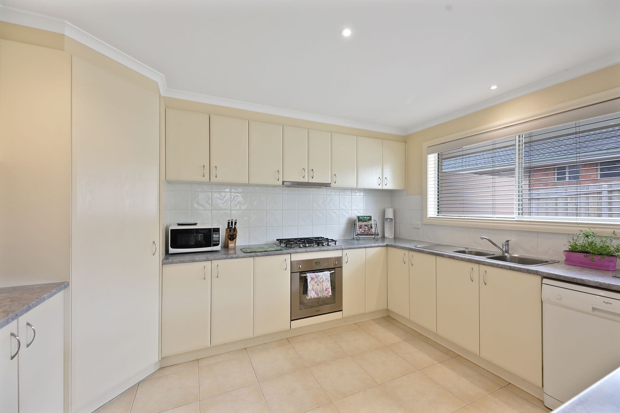15 Hatfield Drive, Drouin VIC 3818, Drouin - Thumbnail 2